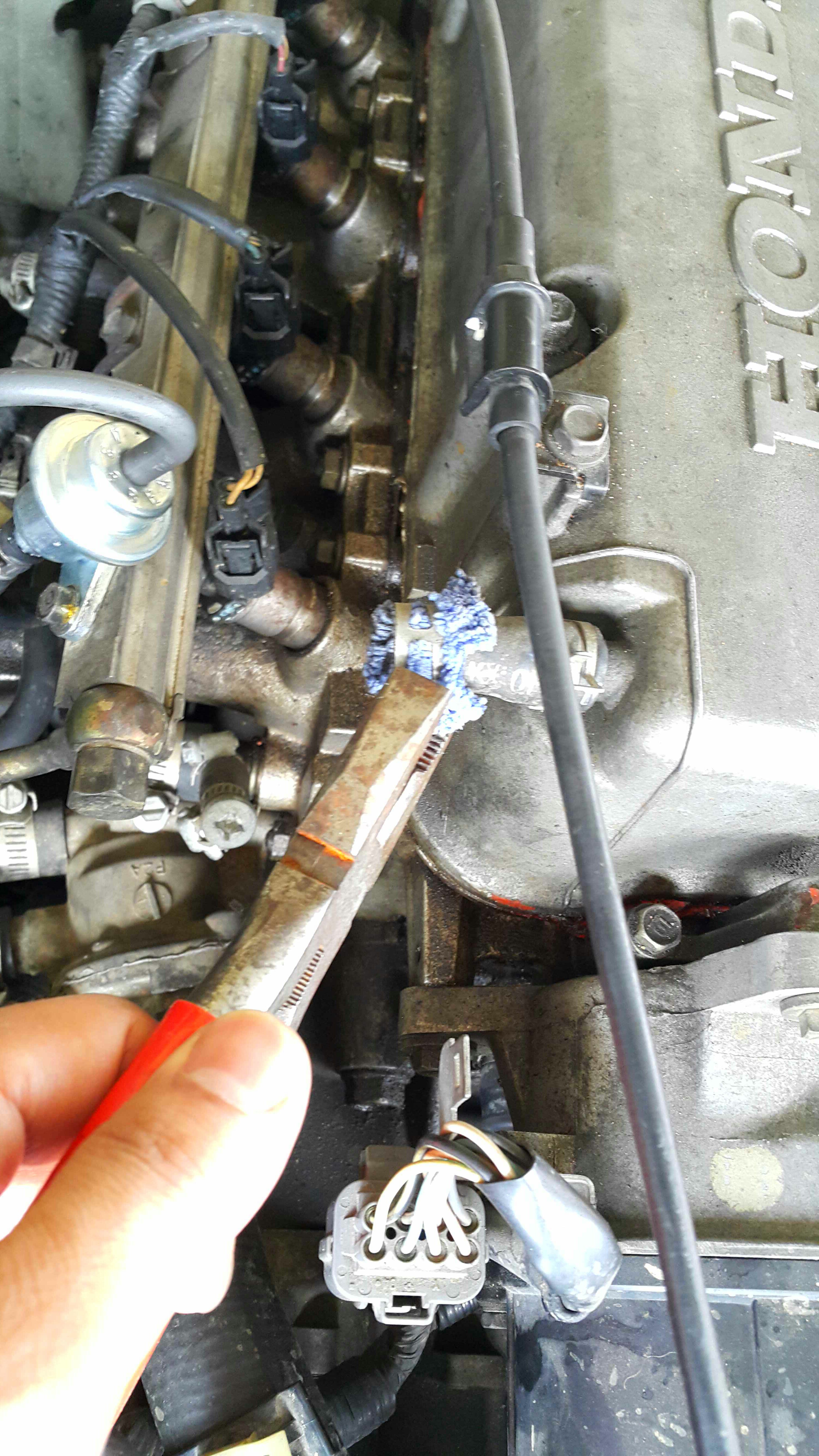 Engine Crankcase Breather Filter (Honda Civic 1999 D16Y7). Instructables