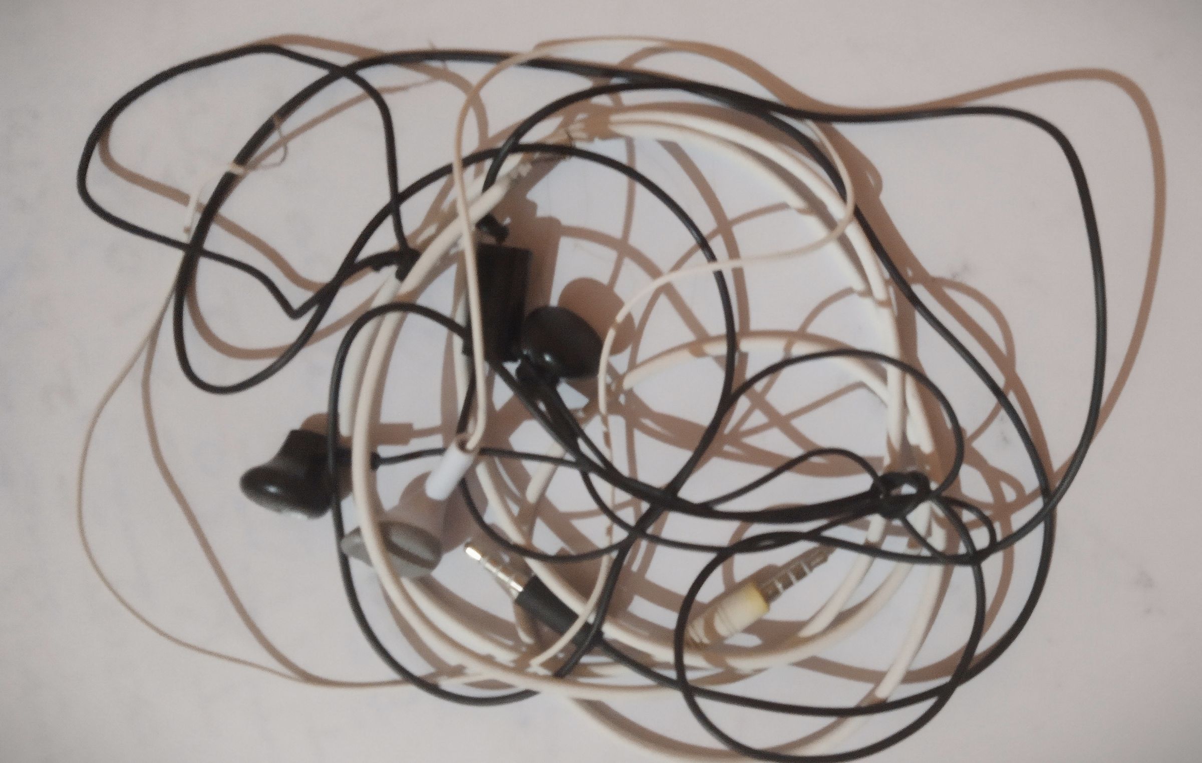 Completing Rings and Bracelet Using Earphone Wires 4 Steps