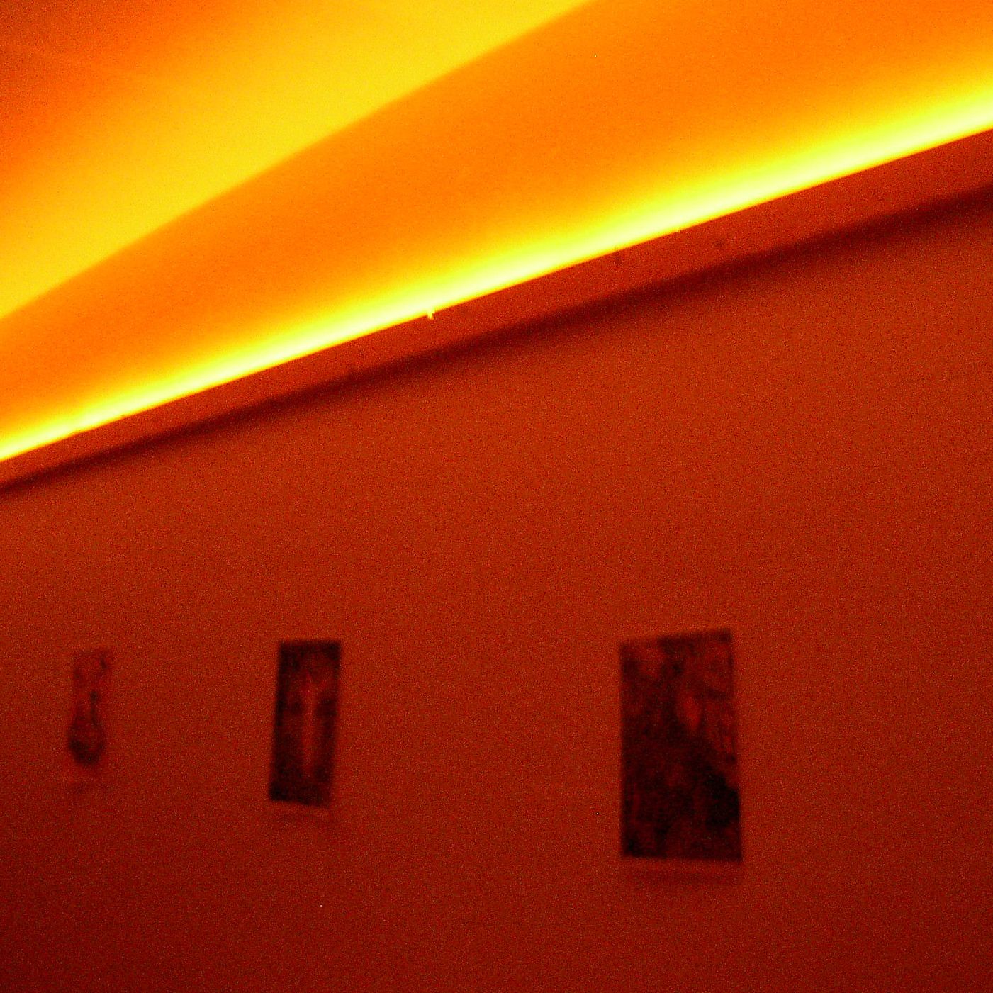 Double Function Rail: Hang Paintings and Indirect Lighting
