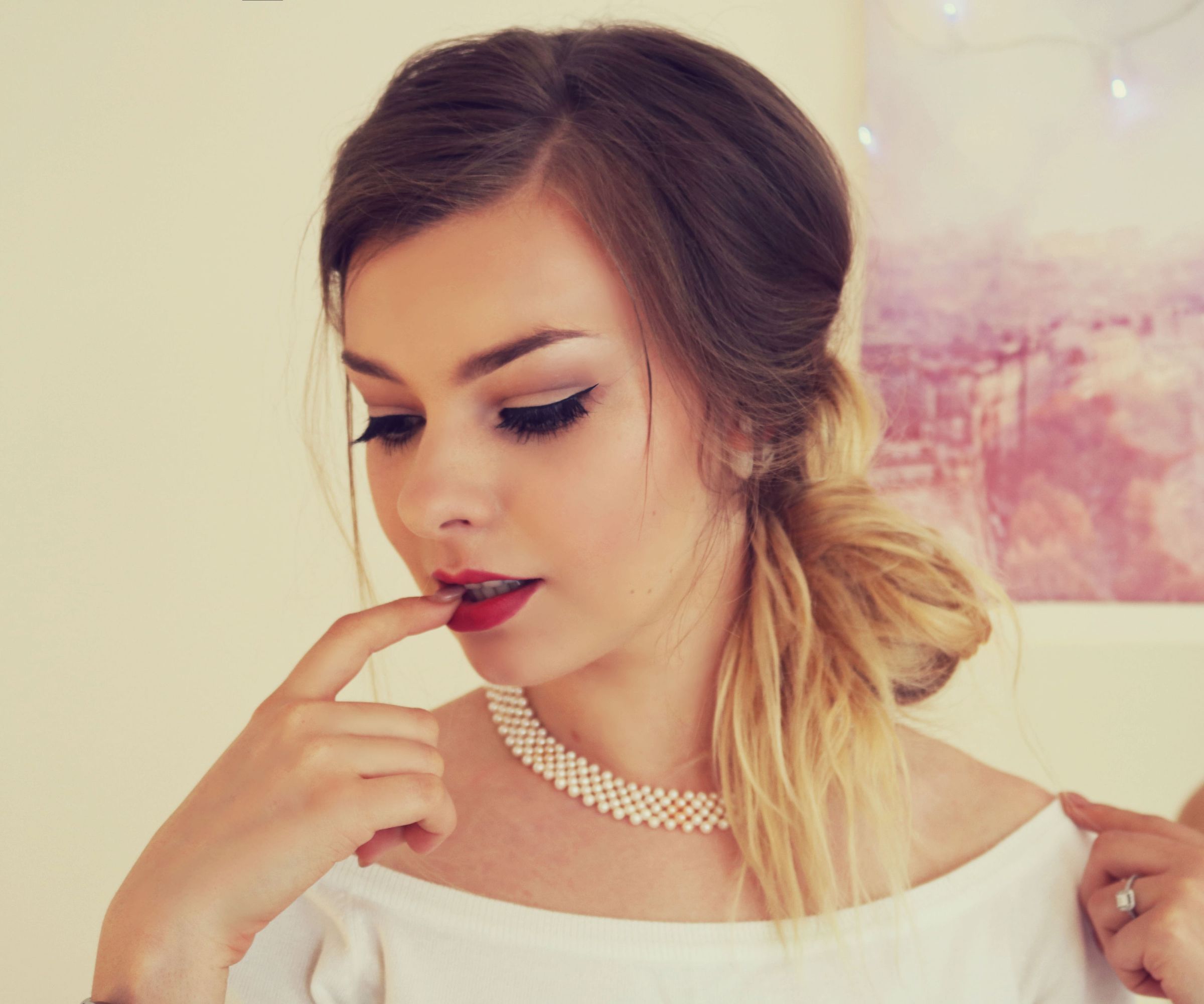Vintage Make Up Tutorial Red Lips and Nude Eyes 