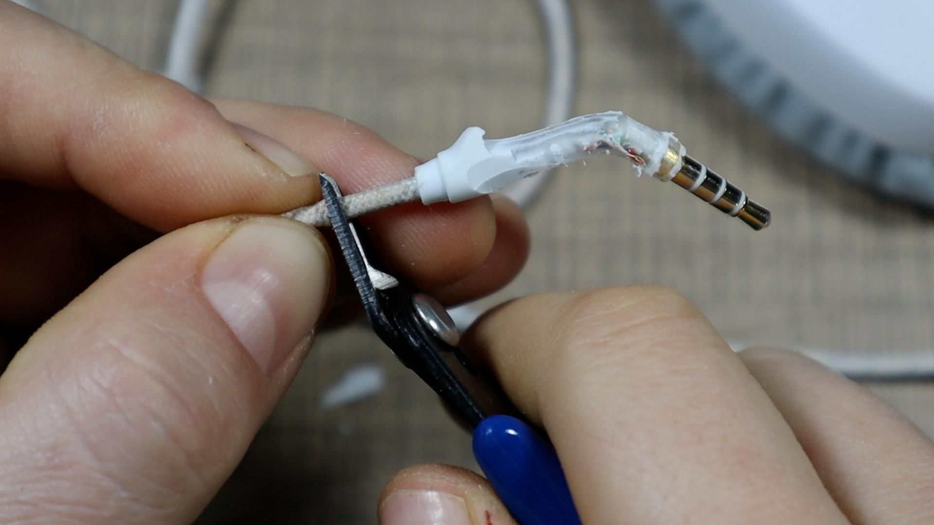 Replace Broken Headphones Connector 5 Steps (with Pictures