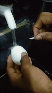 BREAKING EGGS PERFECTLY