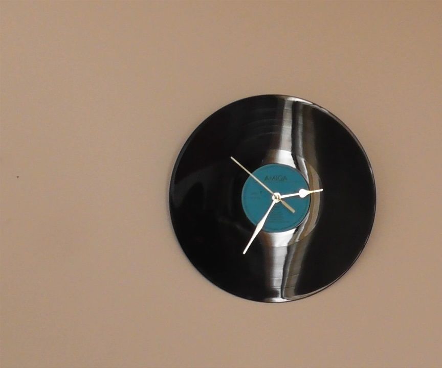 Vinyl Record Wall Clock DIY