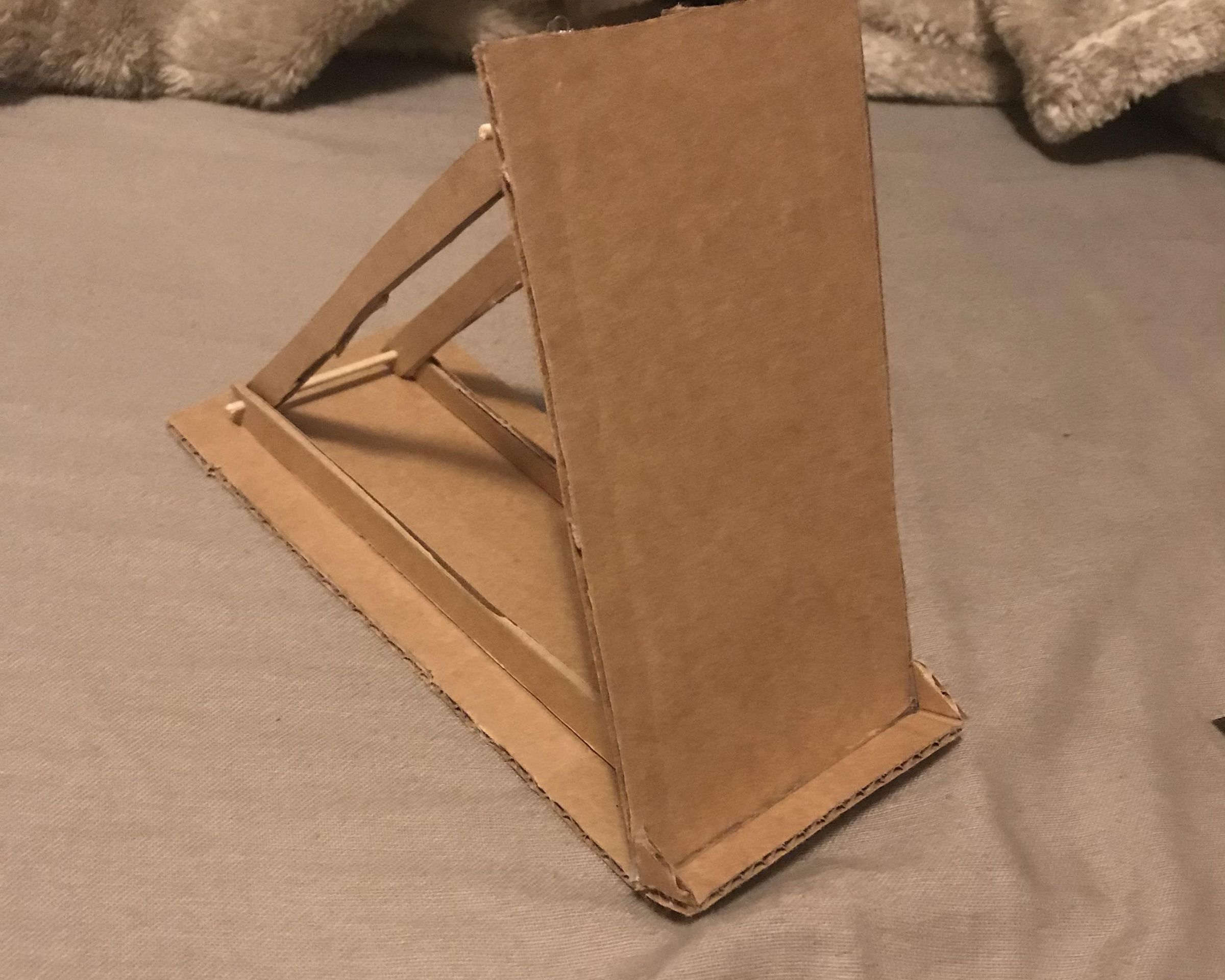 Cheap and Effective: Cardboard Phone Stand