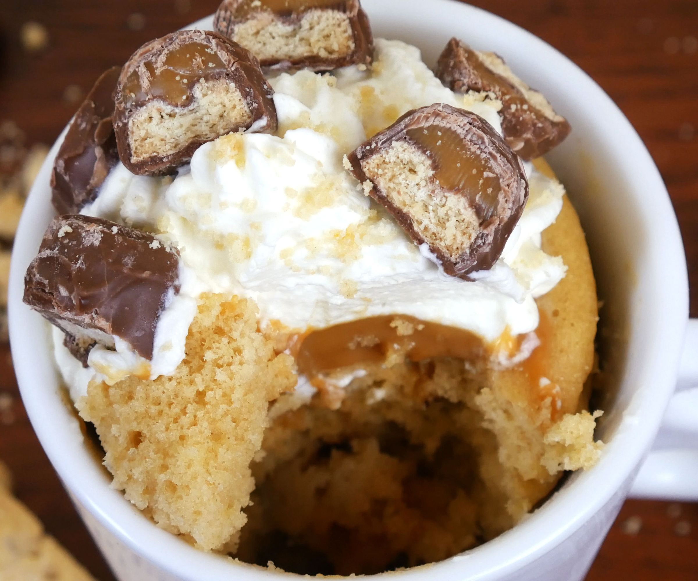 TWIX (CARAMEL MILLIONAIRE SHORTBREAD) MUG CAKE
