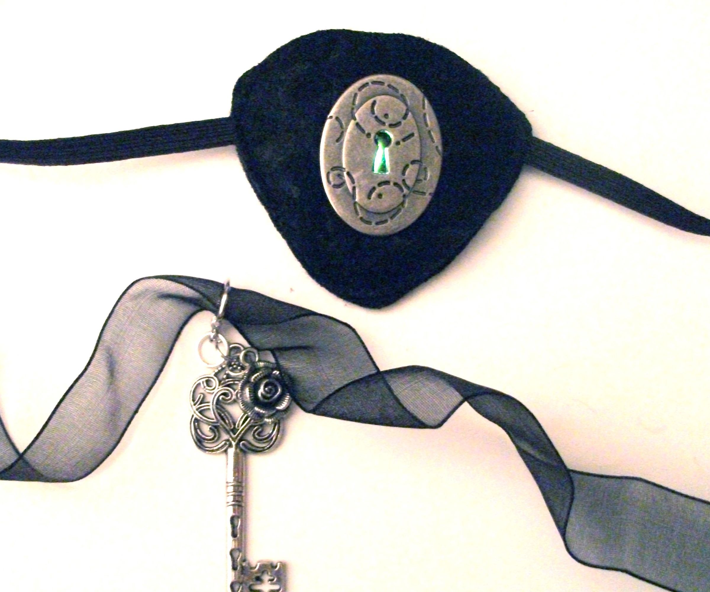 Pulsing Keyhole Eye Patch