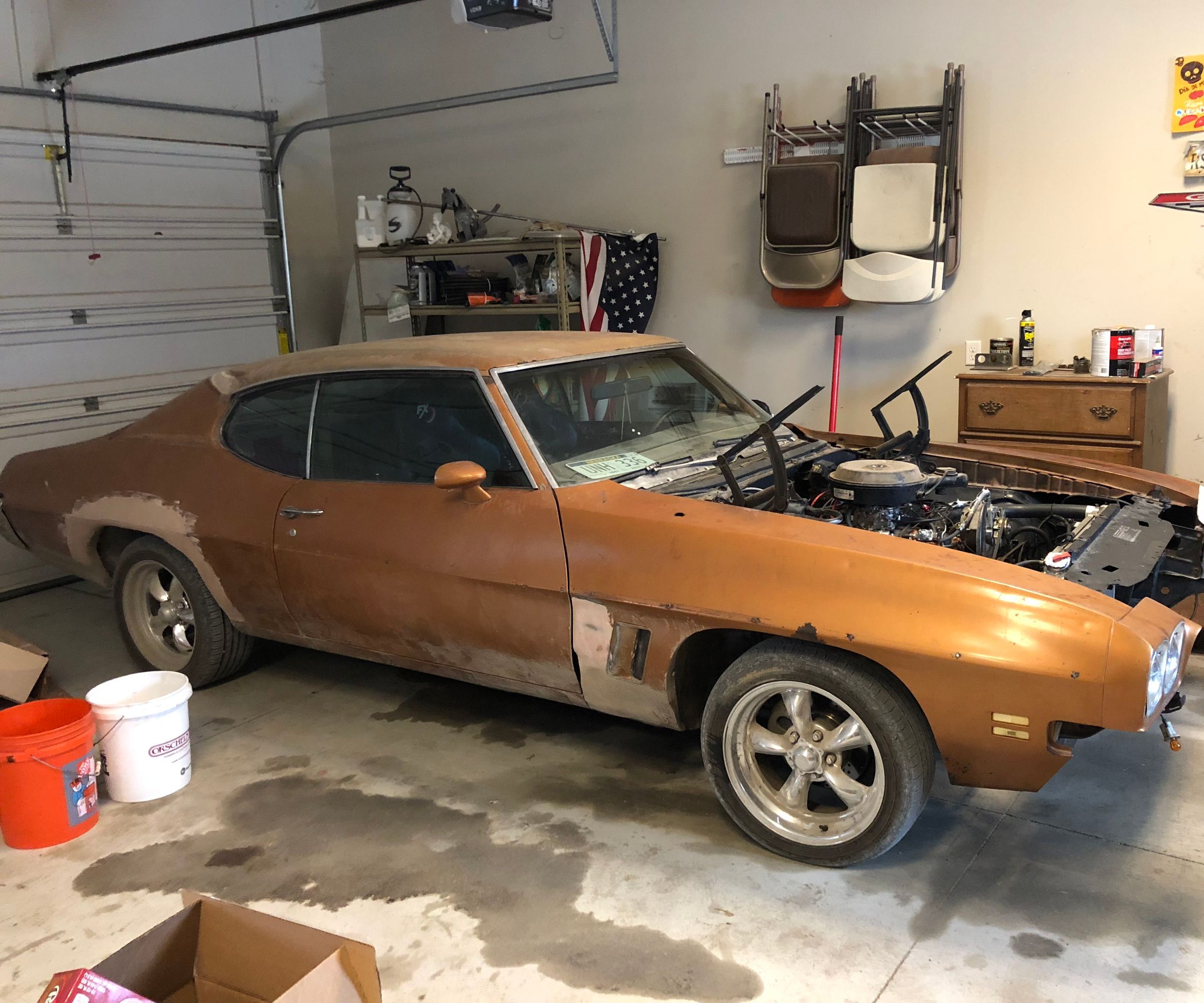 How to Change an Air Filter on a 1972 Pontiac 