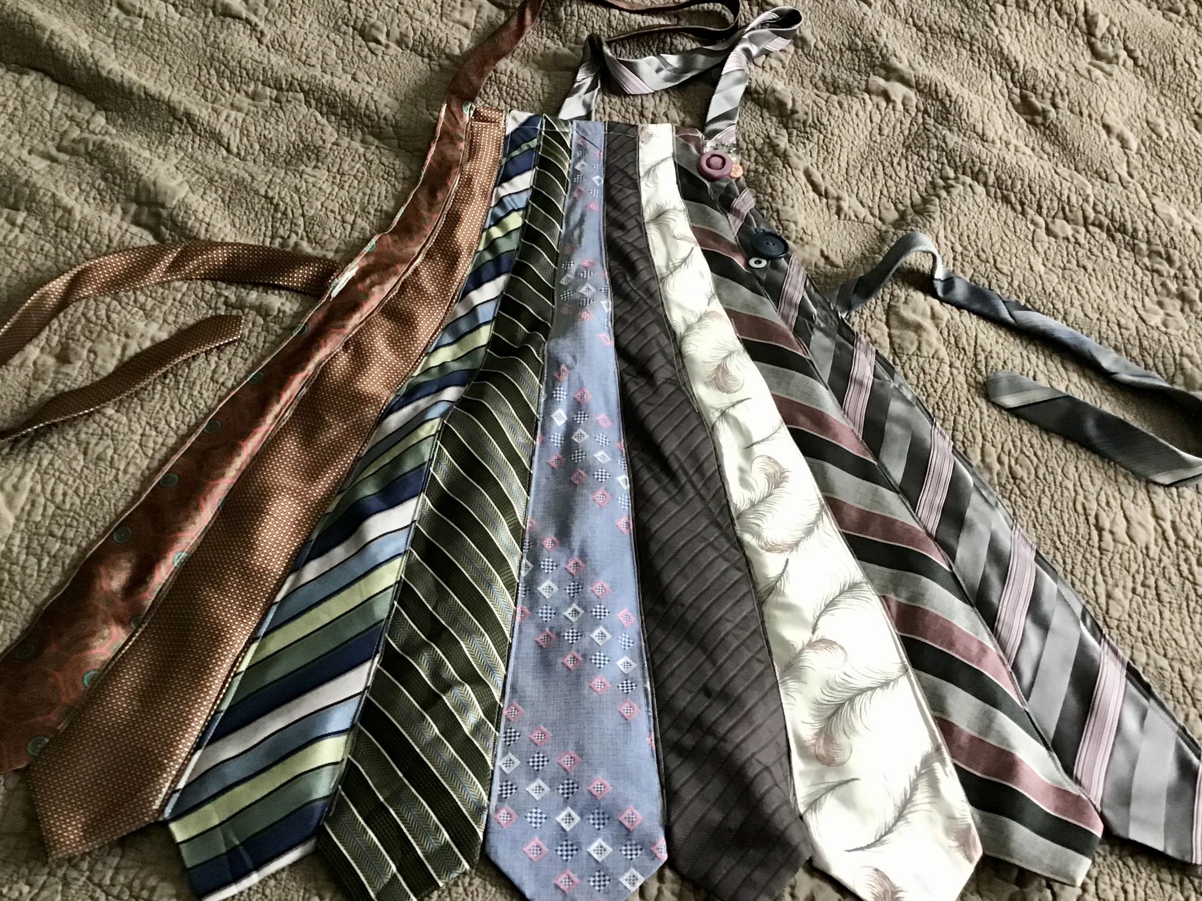 necktie apron pattern