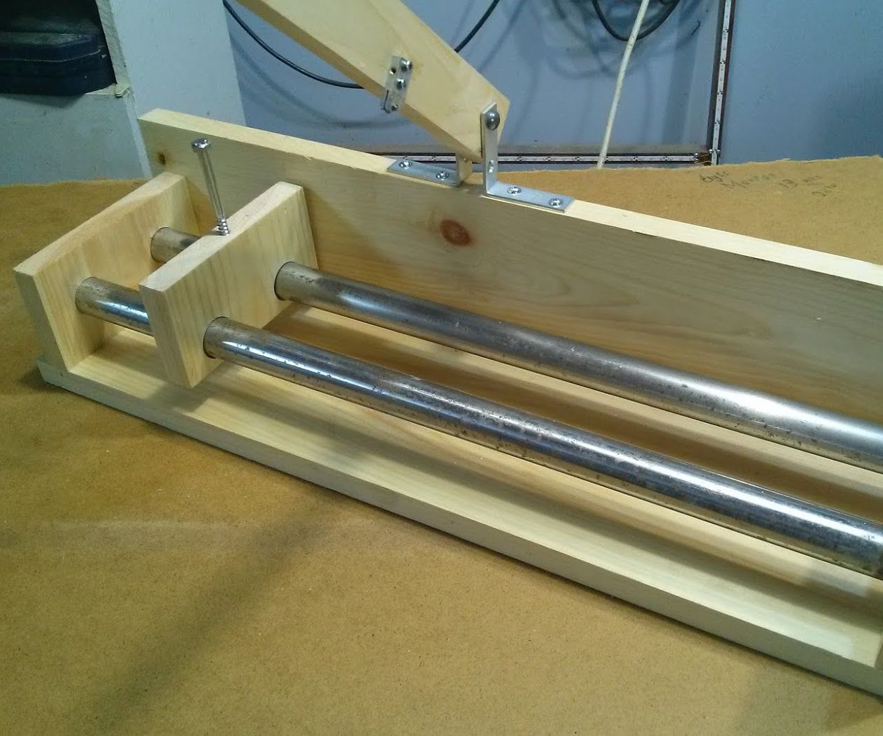 Precise glass bottle cutting jig