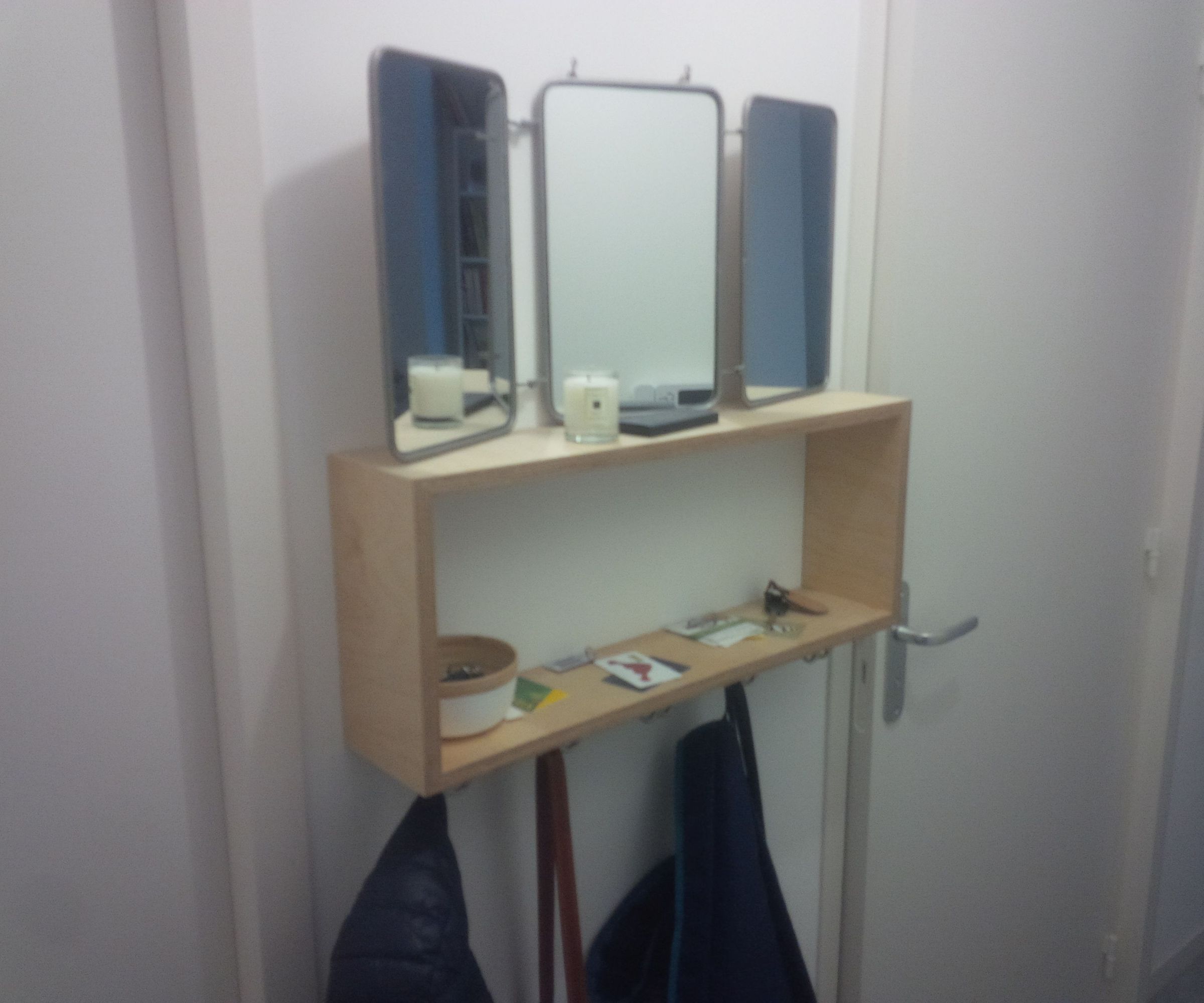 Entrance Shelf With Coat Hanger