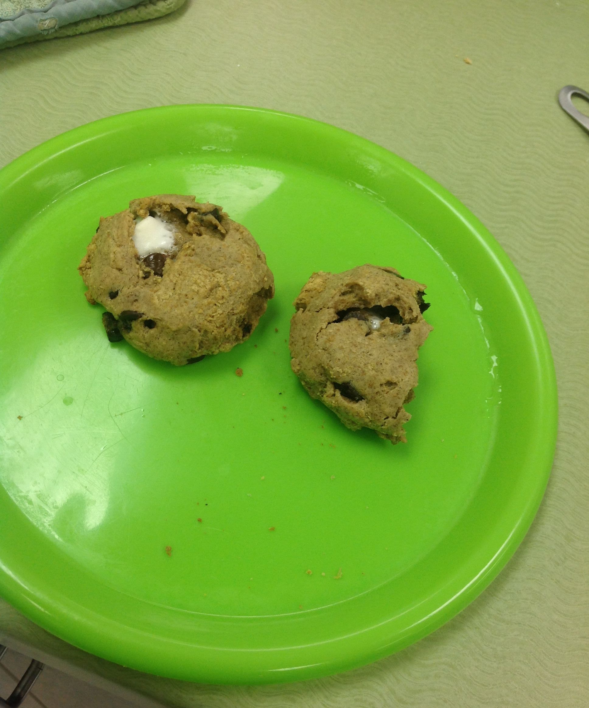Delicious S'mores Stuffed Cookies 