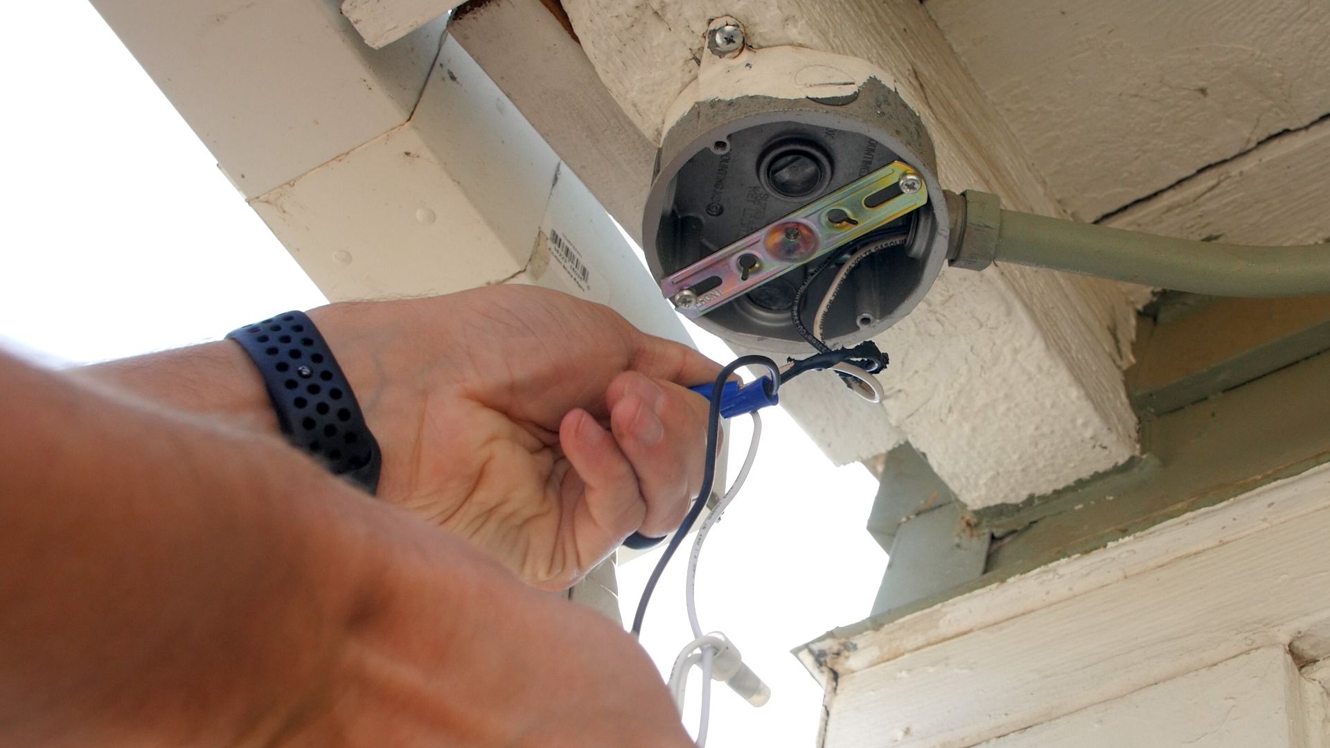 Installing a Camera Motion Light 6 Steps (with Pictures) Instructables