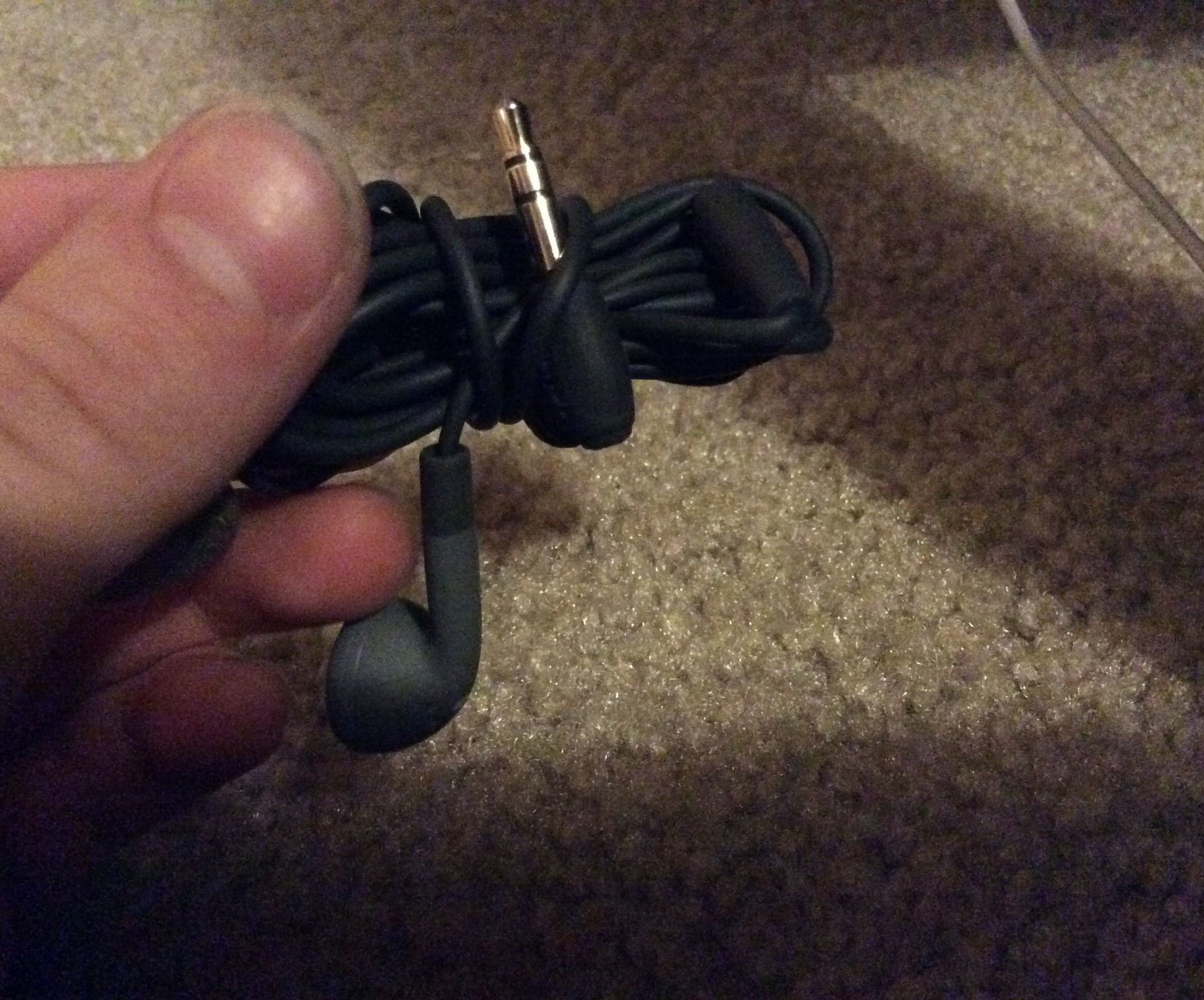 Rolling Up Earbuds Without Them Tangling 4 Steps Instructables