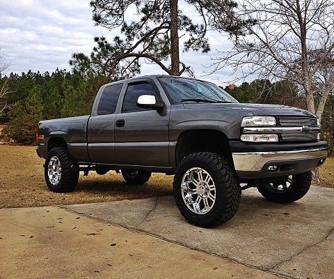 How to Change a Headlight Bulb on a 1999 Chevrolet Silverado