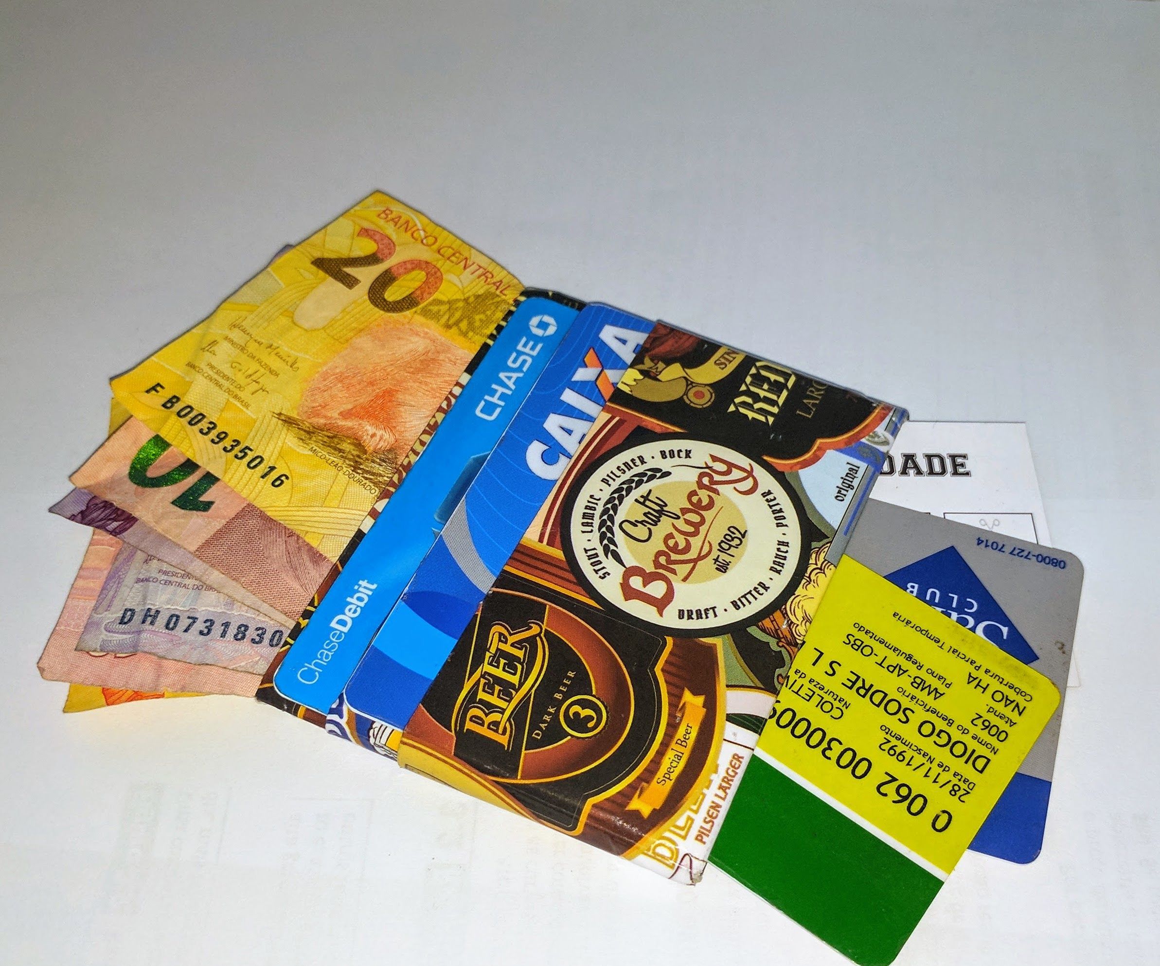 Minimalist Plastic Paper Wallet and Card Holder