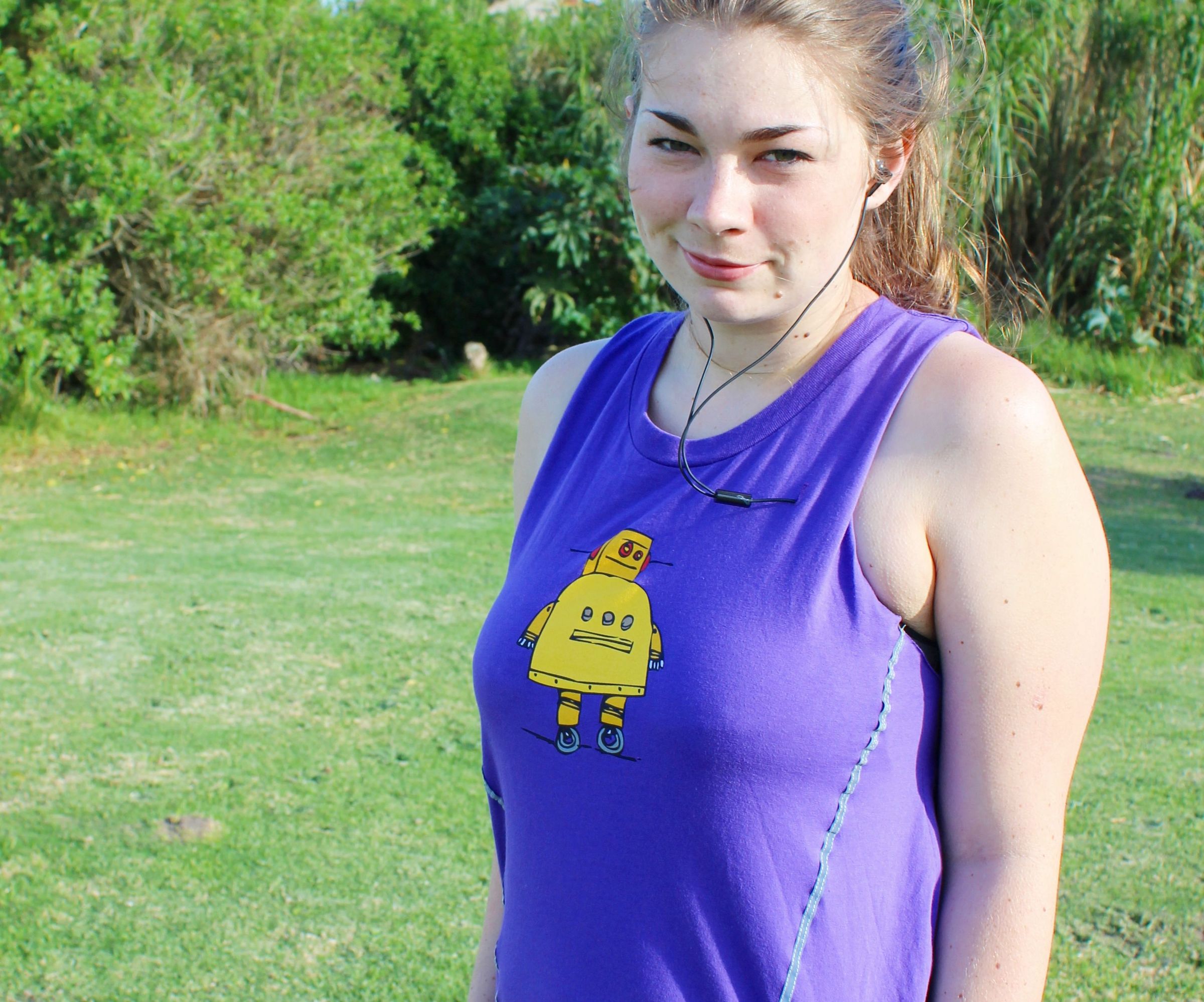 Convert an Oversized T-shirt Into a Workout Tank (With Pocket!)