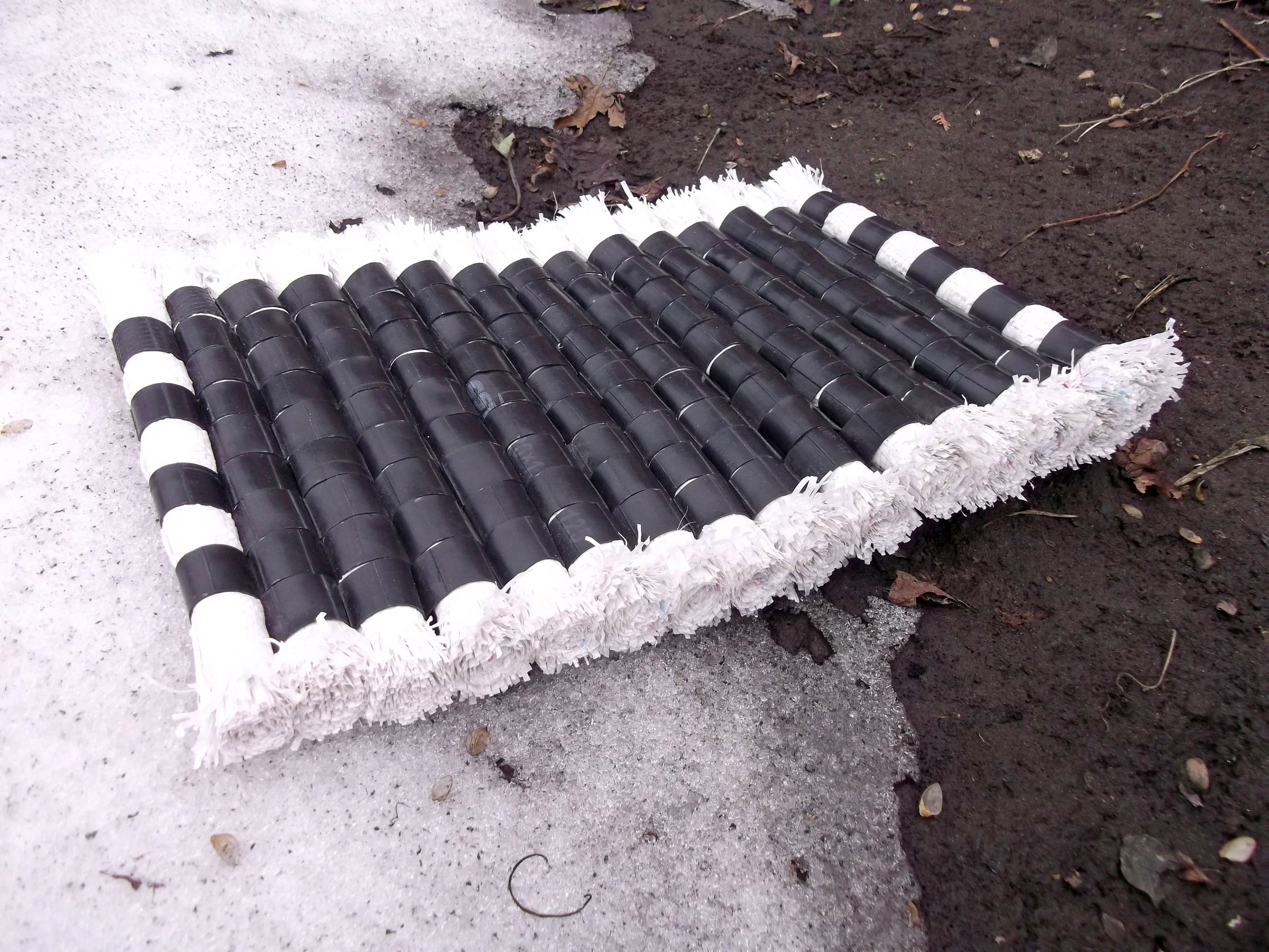 Inner Tubes + Plastic Bags Woven Rug #1 : 14 Steps (with Pictures ...