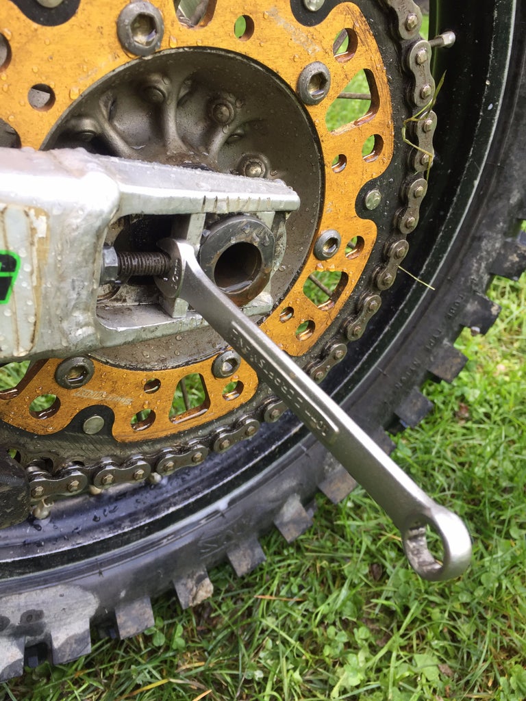 How to Adjust the Chain on a Dirtbike : 6 Steps - Instructables