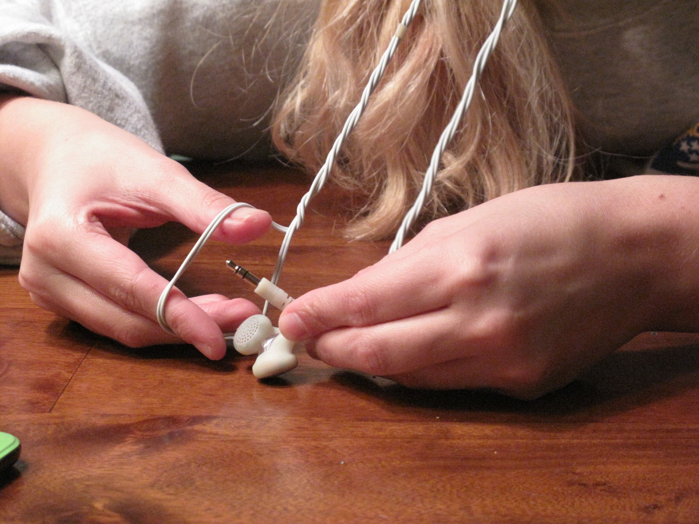 How to Wrap Headphones So They Don’t Tangle