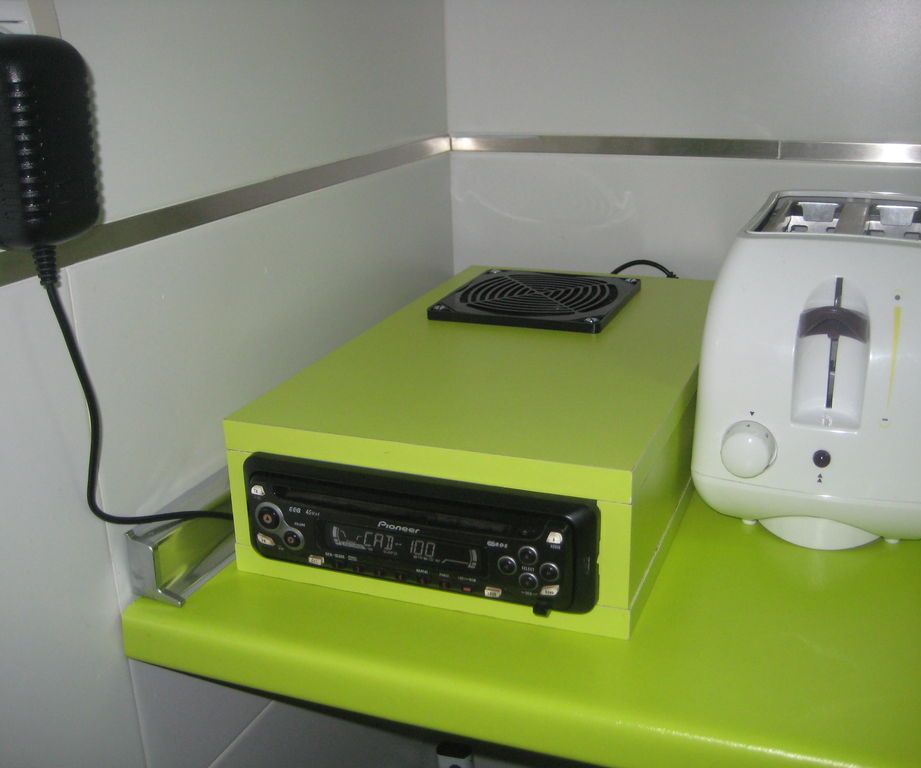 Radio-CD De Coche a La Cocina