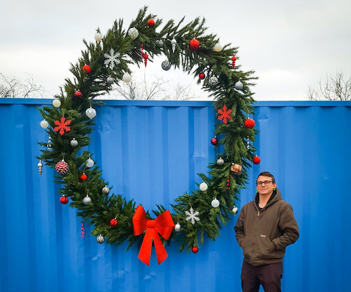 Turn an Old Artificial Christmas Tree Into a Giant Wreath 9 Steps
