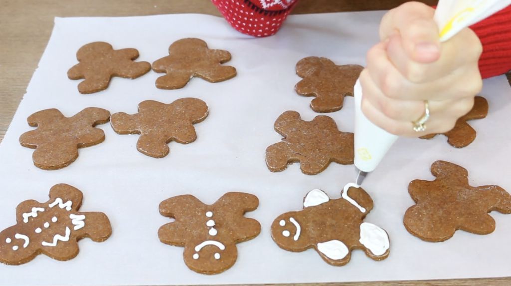 How to Make Royal Icing With Egg Whites 7 Steps (with Pictures)