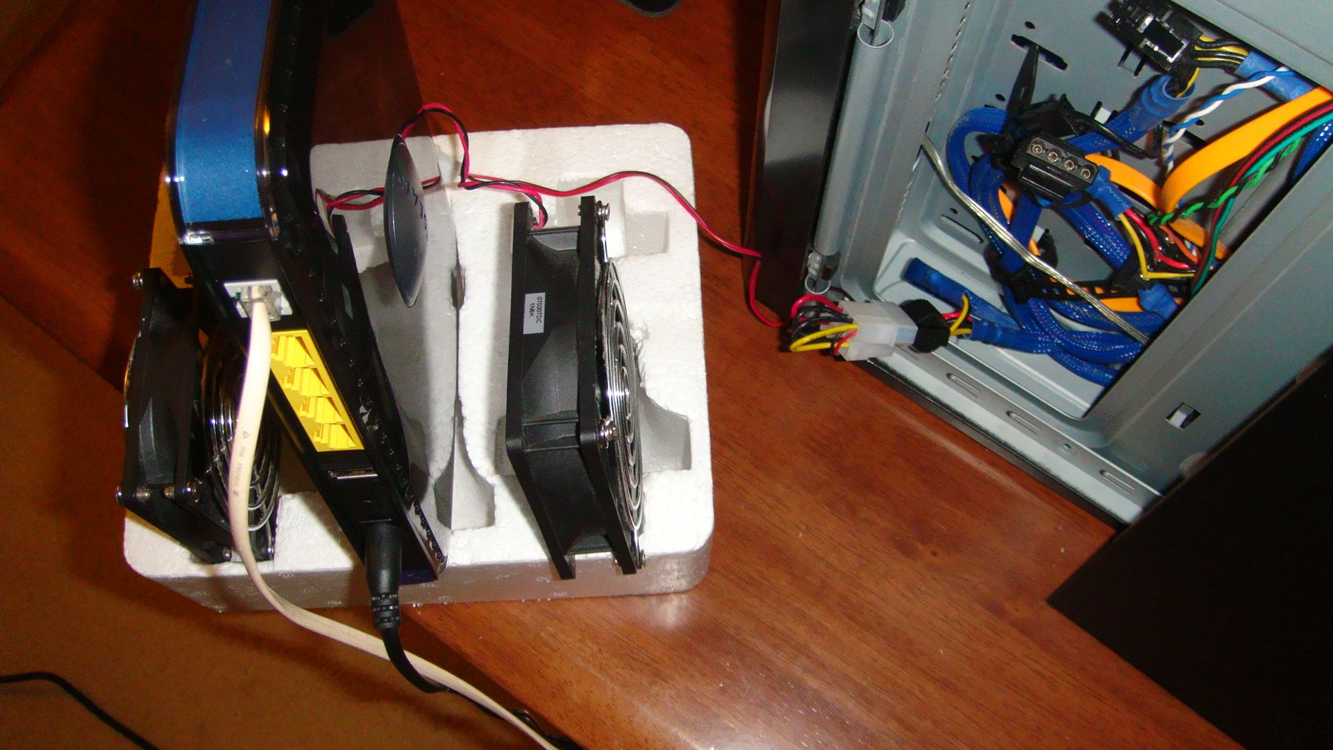 Netgear Dgnd3300 Modem/router Cooling Fans Mod (does Not Void Manufacturer Warranty) 3 Steps