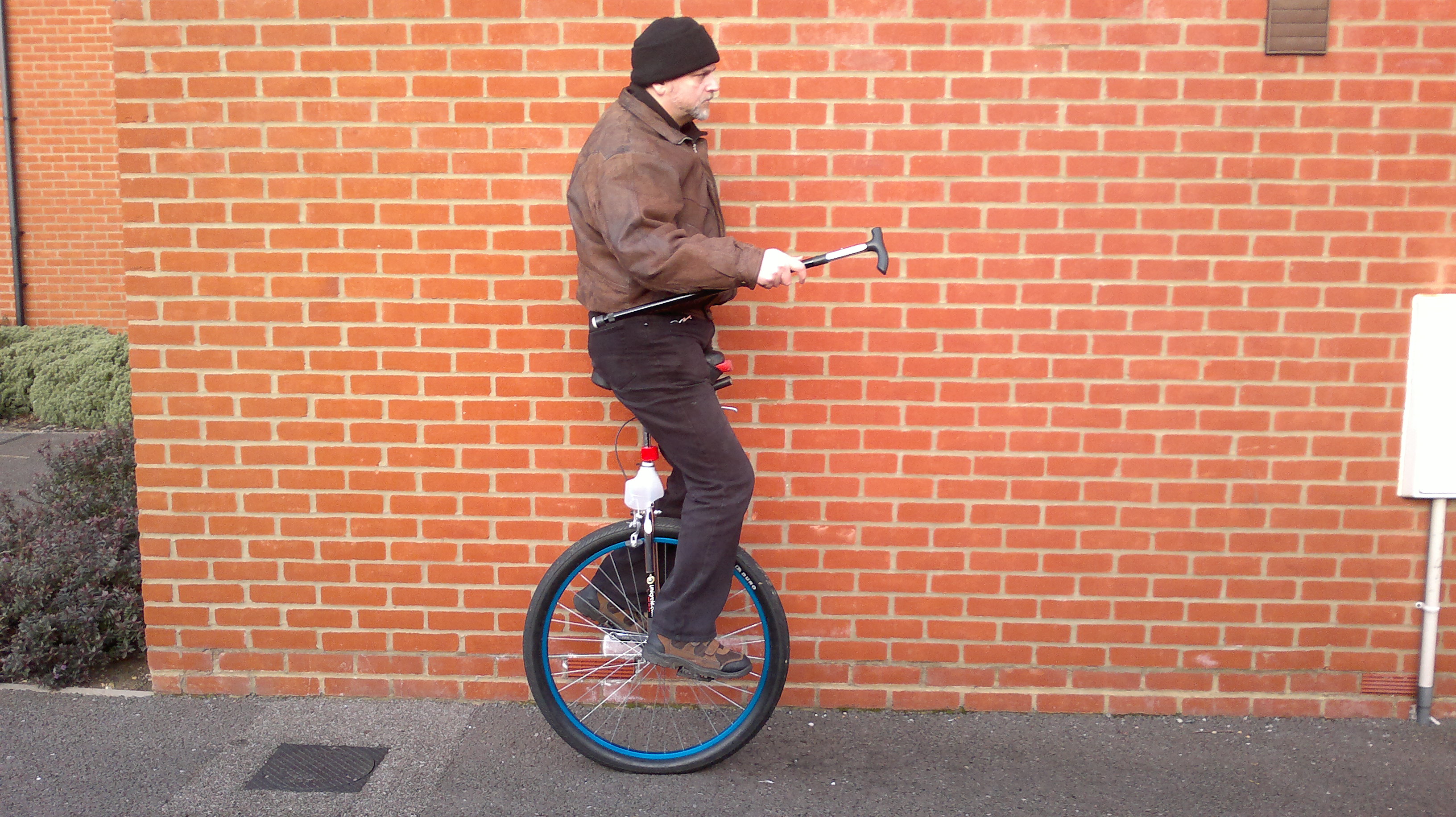 Unicycle Tips for the Beginner and Things Importante' 4 Steps (with