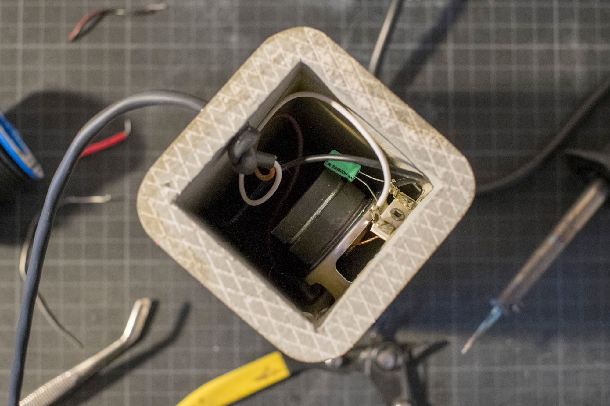 Logitech X-230 Concrete Speaker Mod : 10 Steps (with Pictures