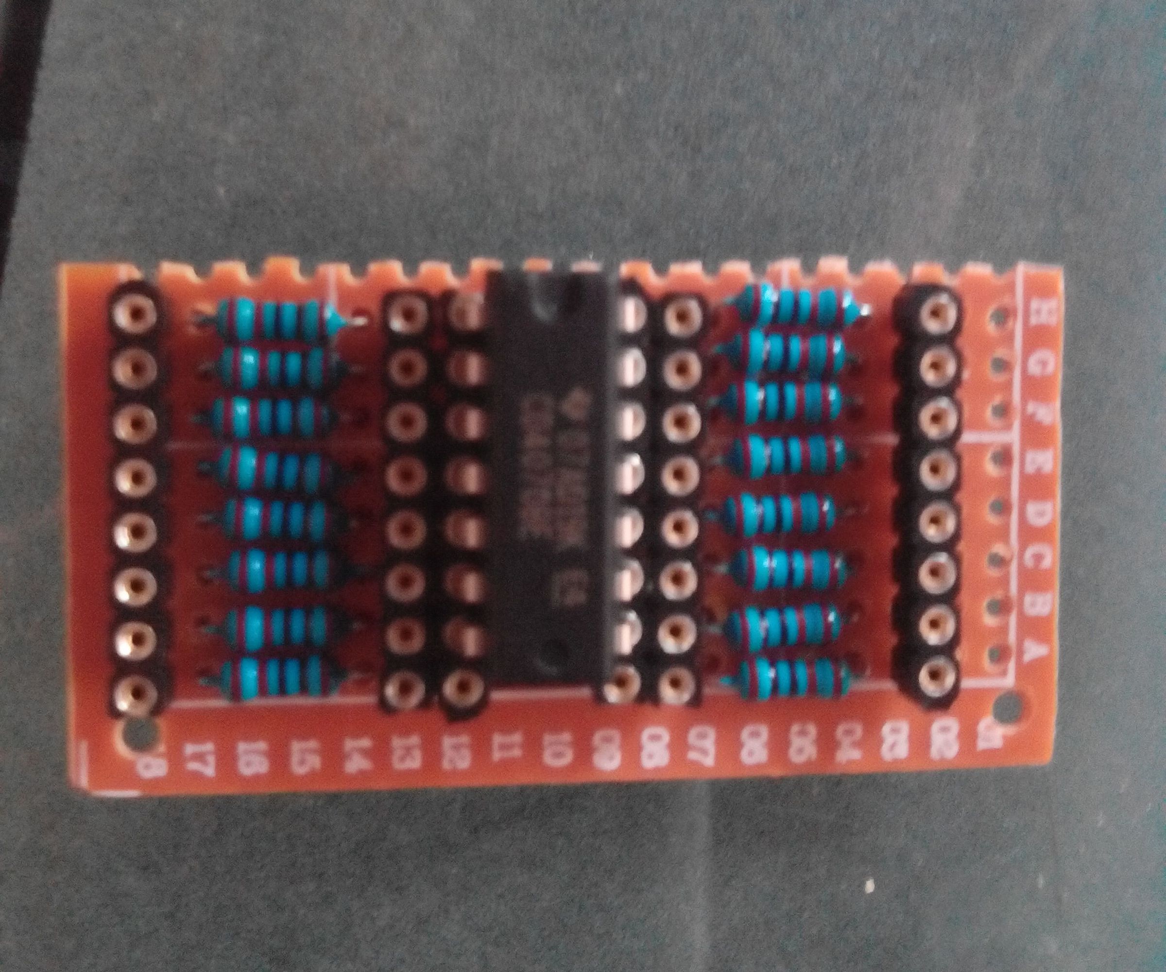 A Little Breakout Board for DIP ICs With Output Resistors