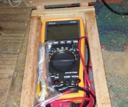 Wood Box for Digital Multimeter - Caixa De Madeira Para Multímetro Digital