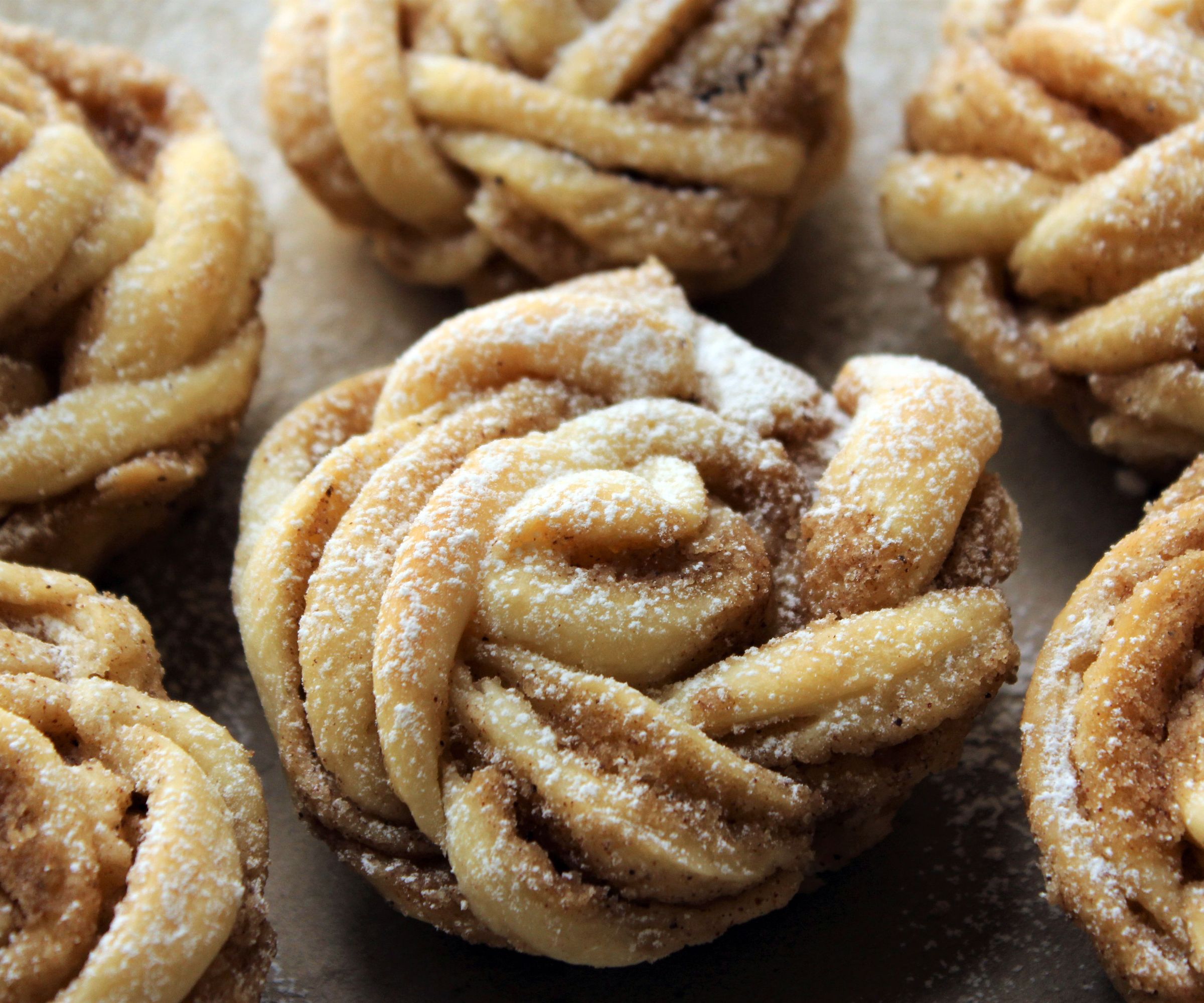 DELICIOUS Swedish Cinnamon Knot Buns