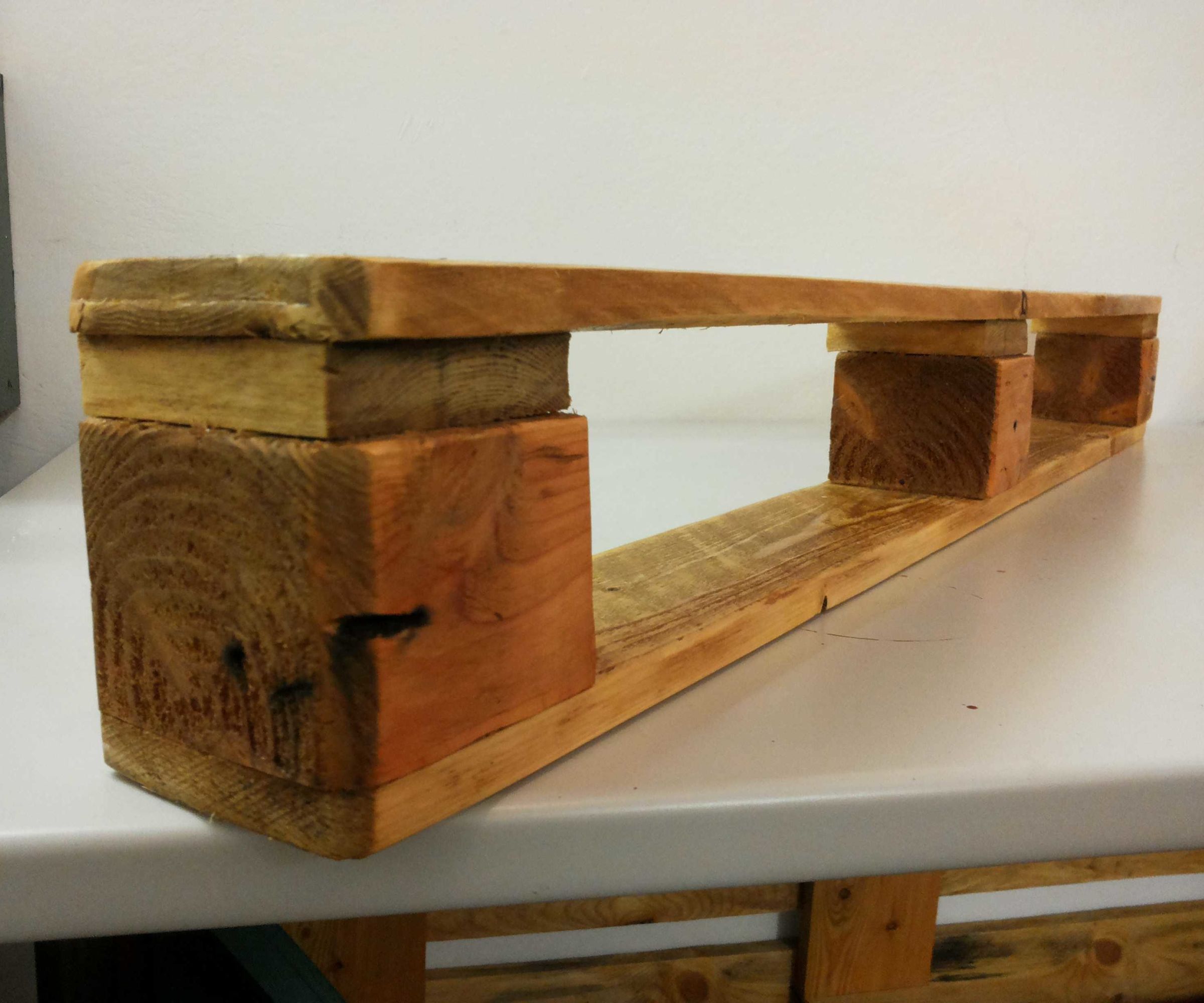 Very Simple Shelf From One Pallet