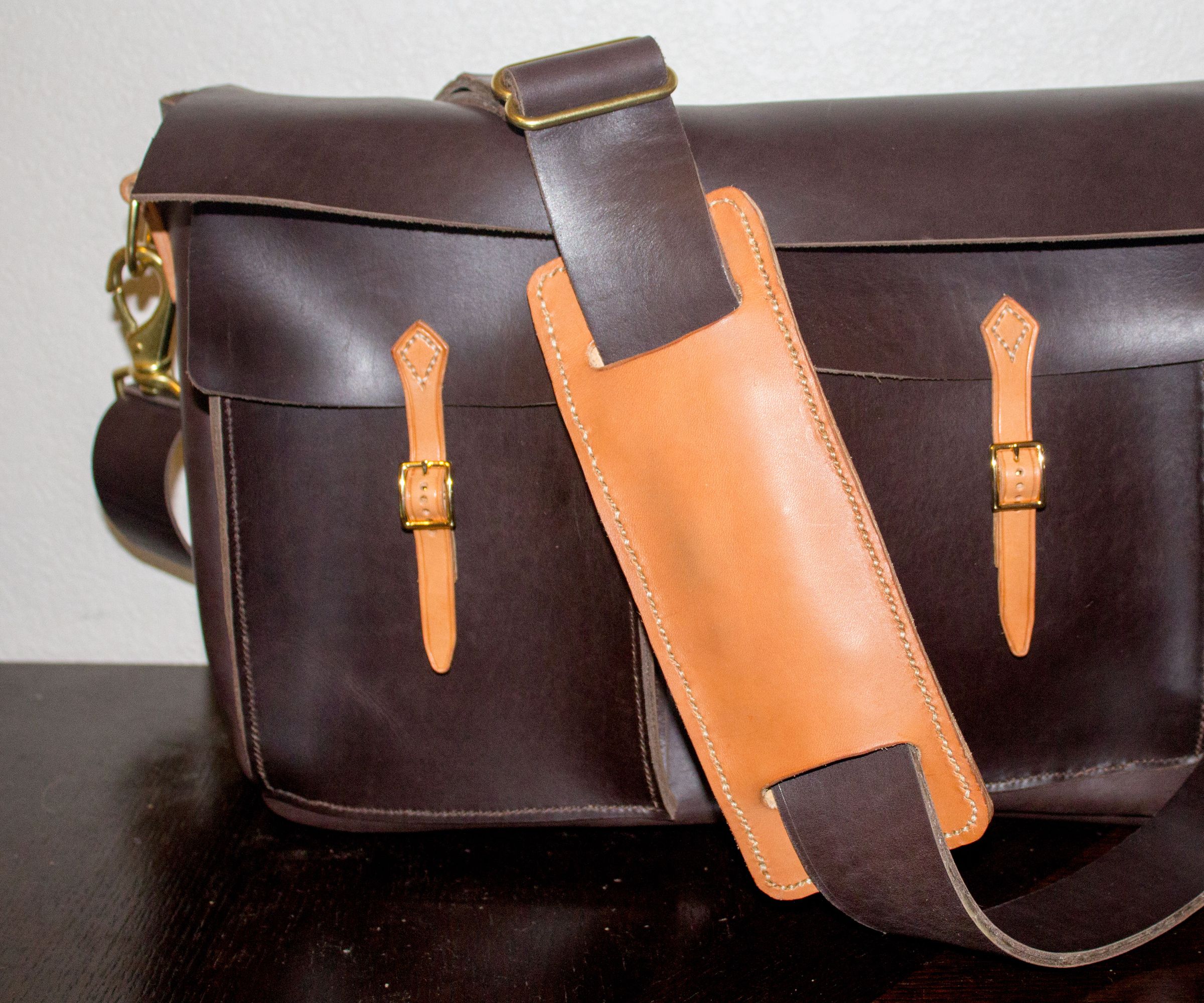 Smart Messenger Bag With Wireless Charging