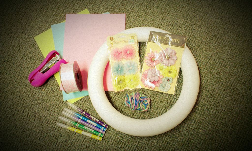 How to Craft a Seasonal Ribbon Wreath