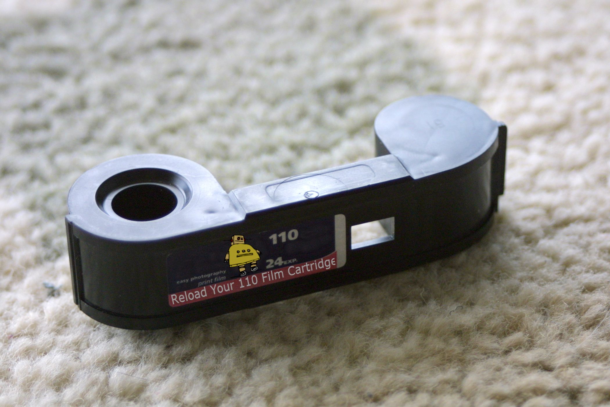 Disassemble and Reload a 110 Film Cartridge 8 Steps (with Pictures