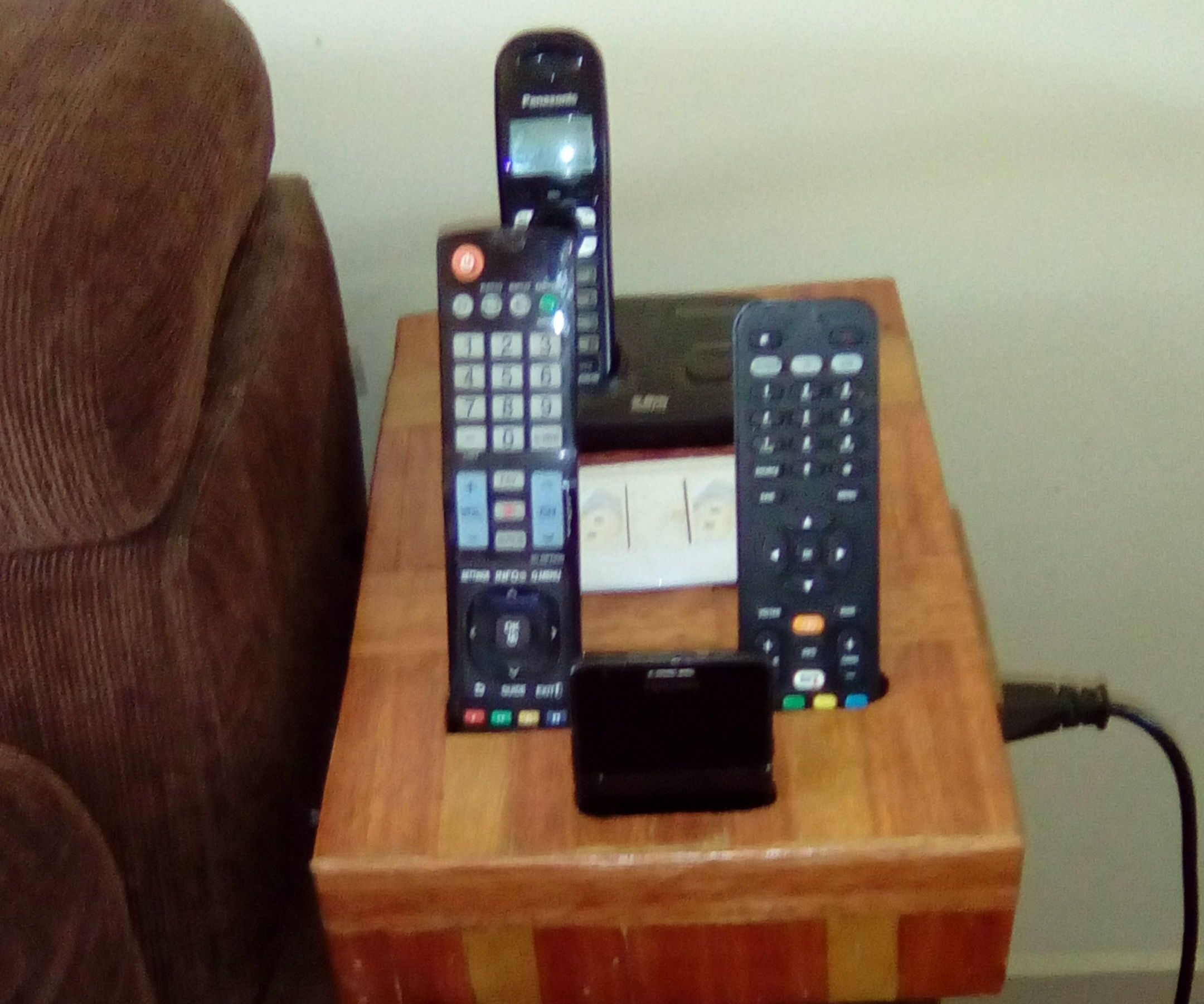 Console Para Sofá Feito Com Palete - Sofa Console Made of Pallet