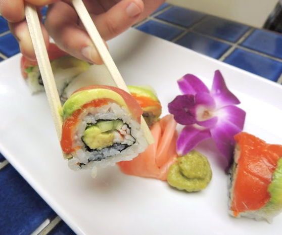 Rainbow Roll (Sushi) 
