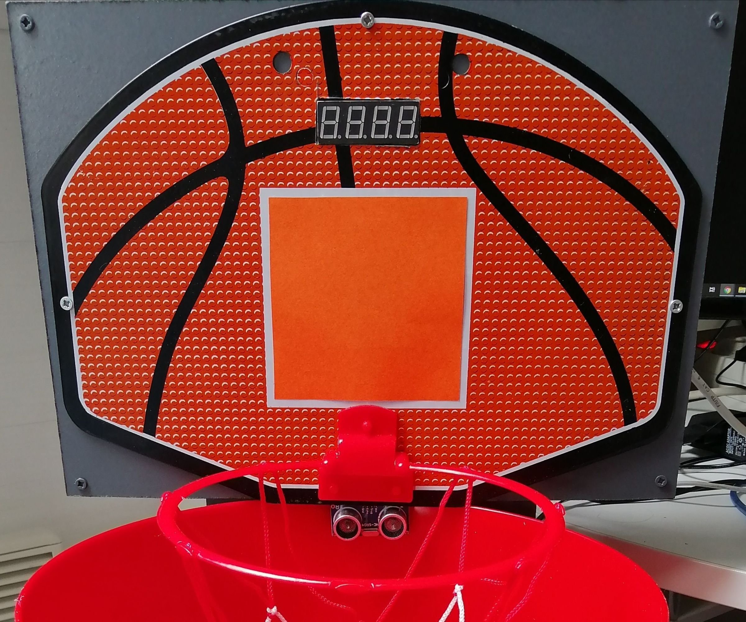 "CleanBasket" Bin With Basketball Hoop