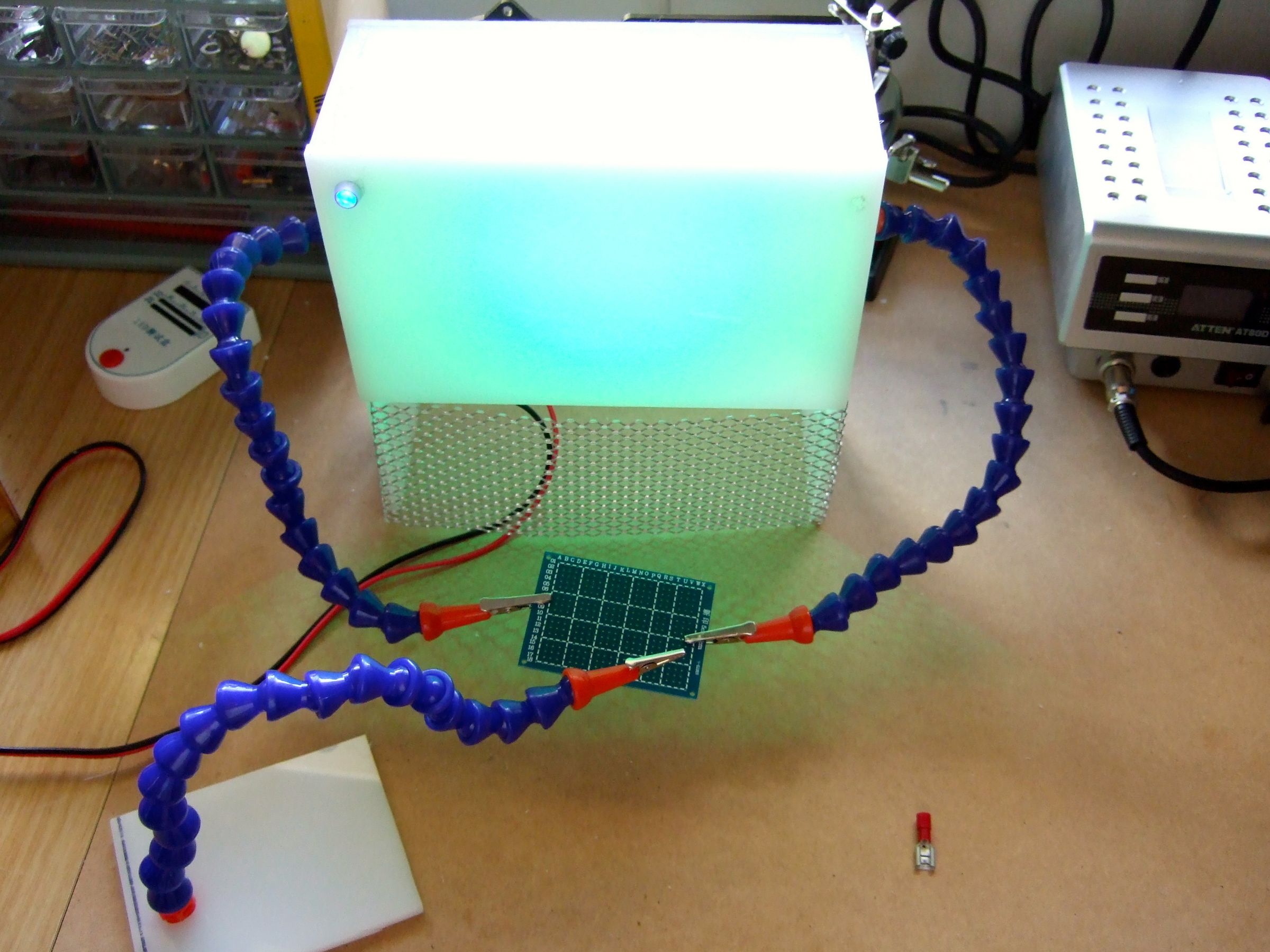 Fume Extractor With a Helping Hand