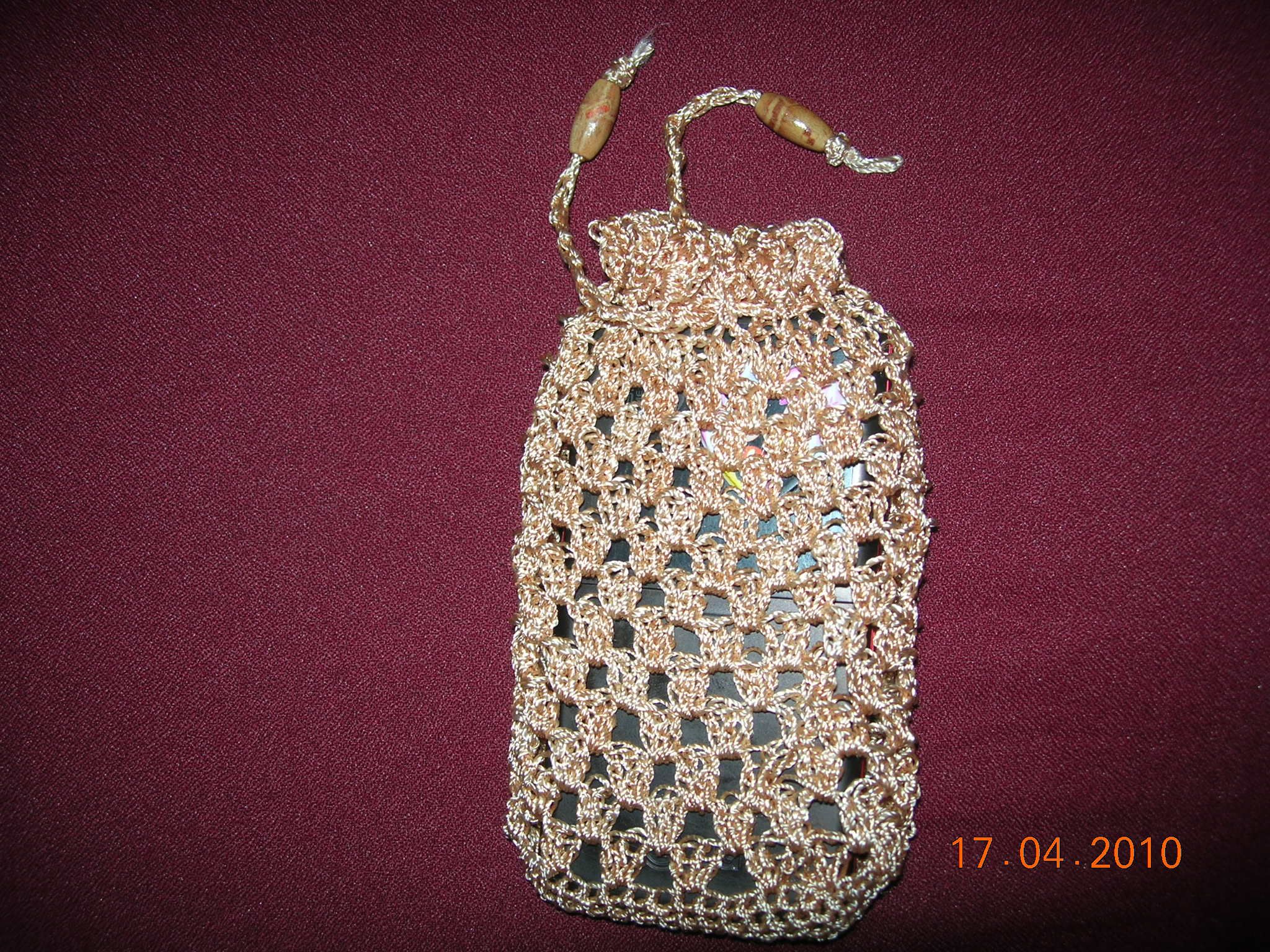Crocheted Pouch for Your Mobile