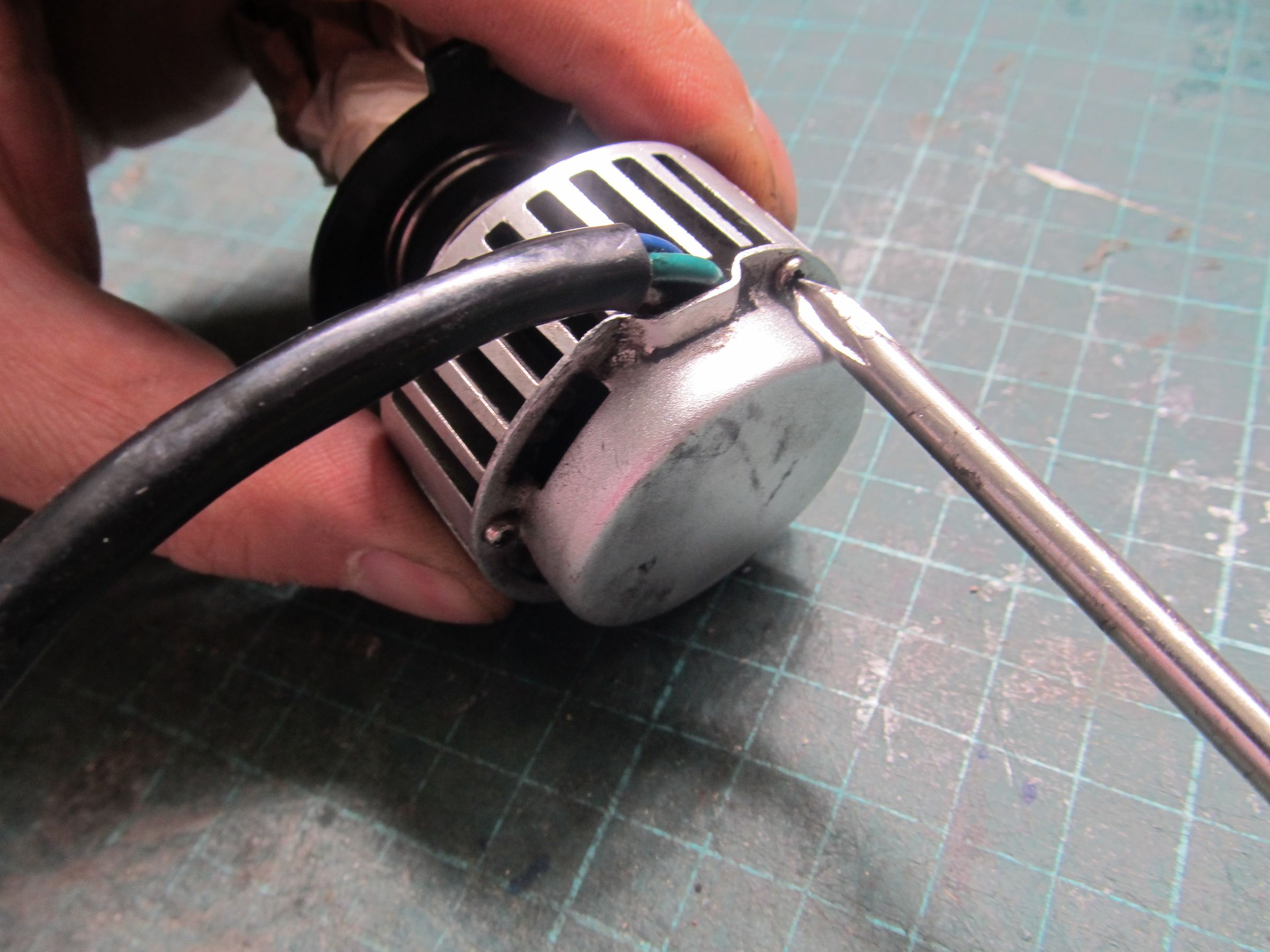 Reviving a Squeaky or Jammed Fan 12 Steps (with Pictures) Instructables