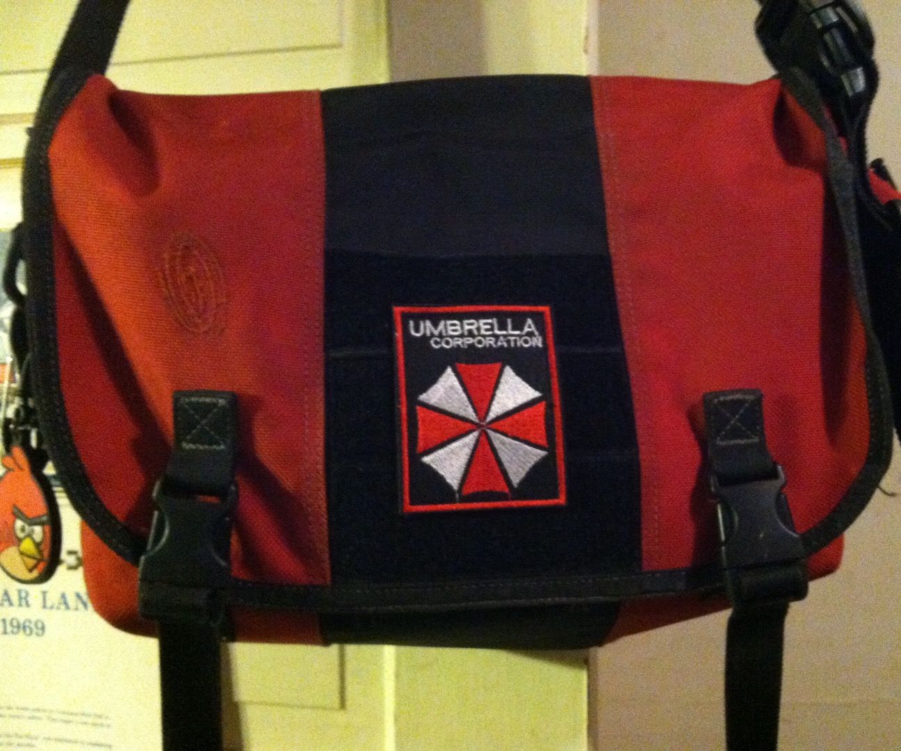 Customizable Messenger Bag Hack