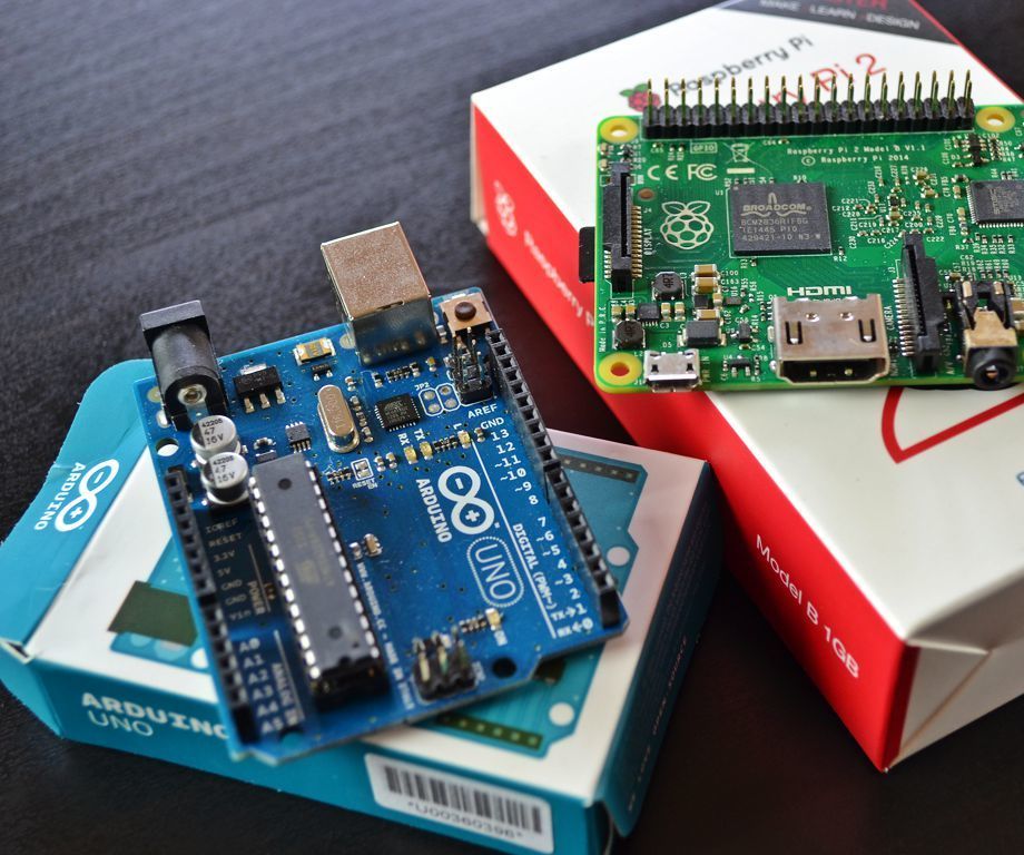  BLINKING AN LED USIND ARDUINO