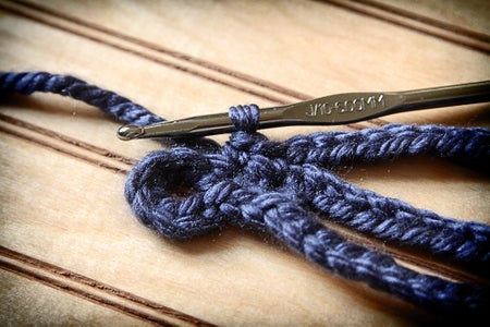 Step 4: Finish Up Your Button Hole and Make Your Last Chain