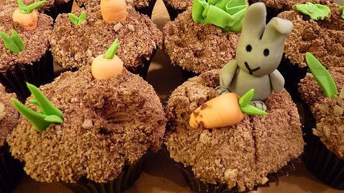 Rascally Rabbits! (Cupcake Recipe and Decoration)