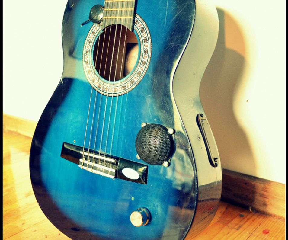 Guitar With Built in Amp and Speaker