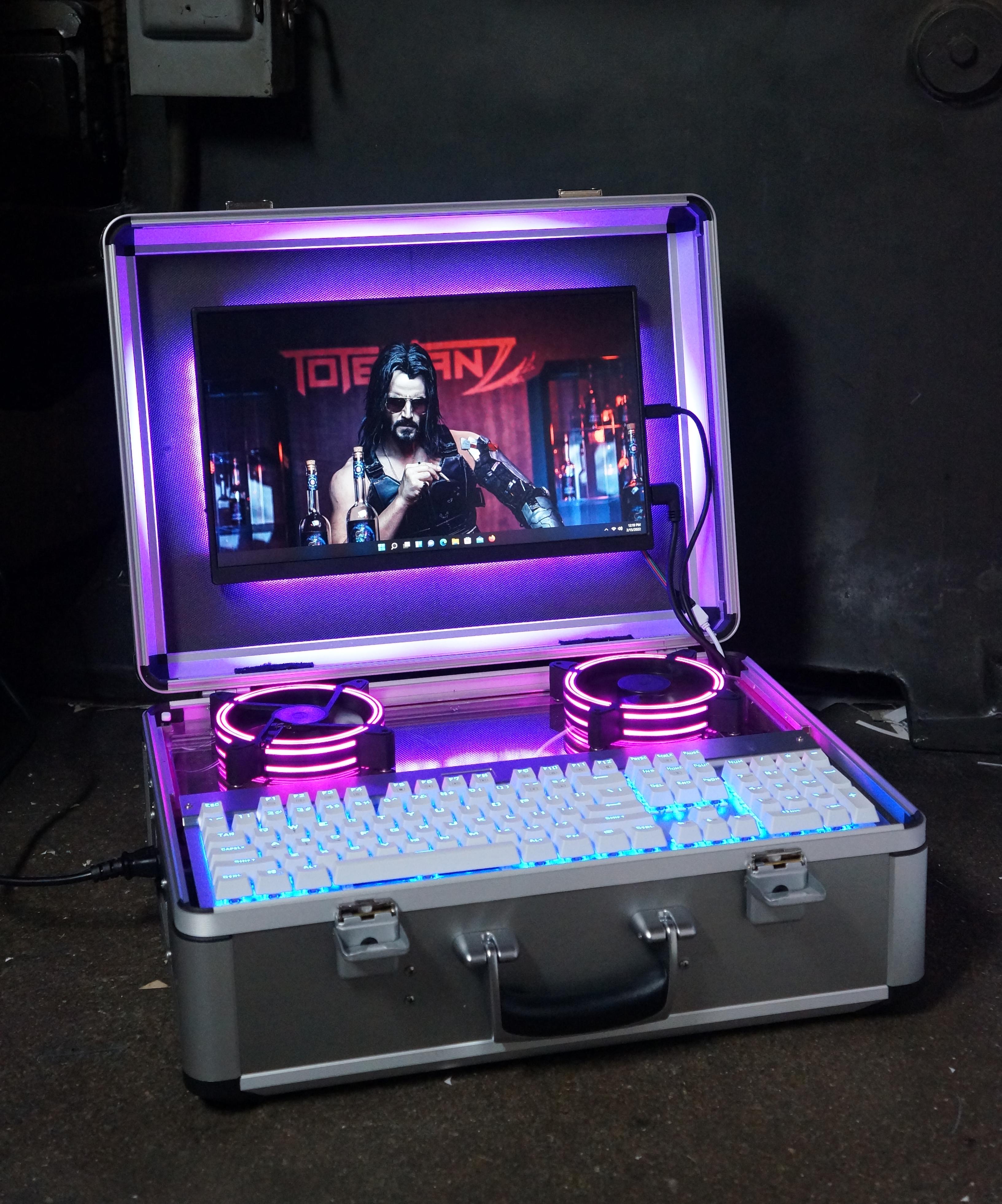 Cyberpunk Themed Briefcase Computer 8 Steps (with Pictures
