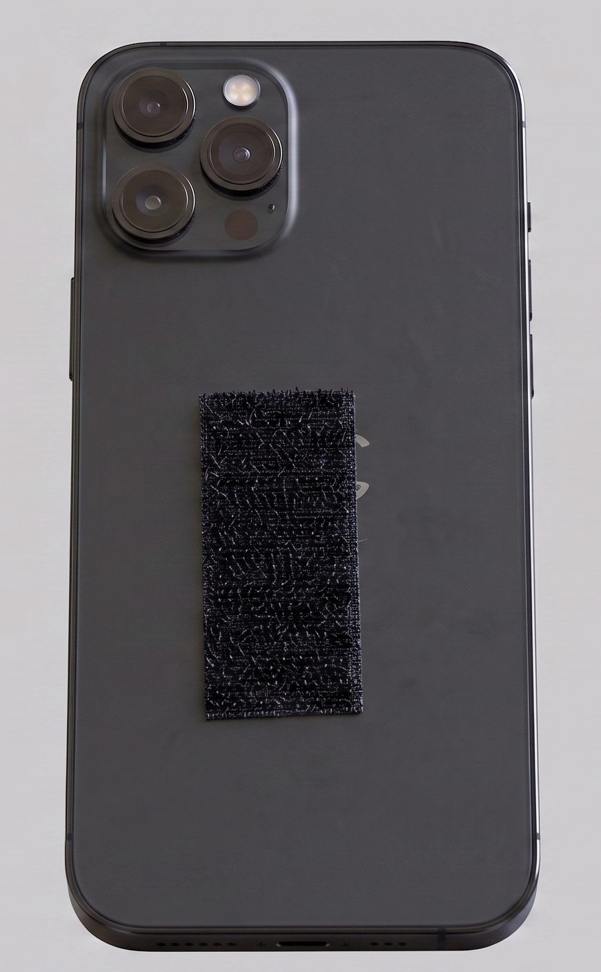 Attache the IPhone