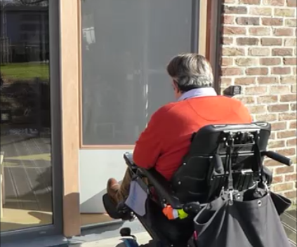 Insect Screen Door for Wheelchair User / Hordeur Voor Rolstoelgebruiker